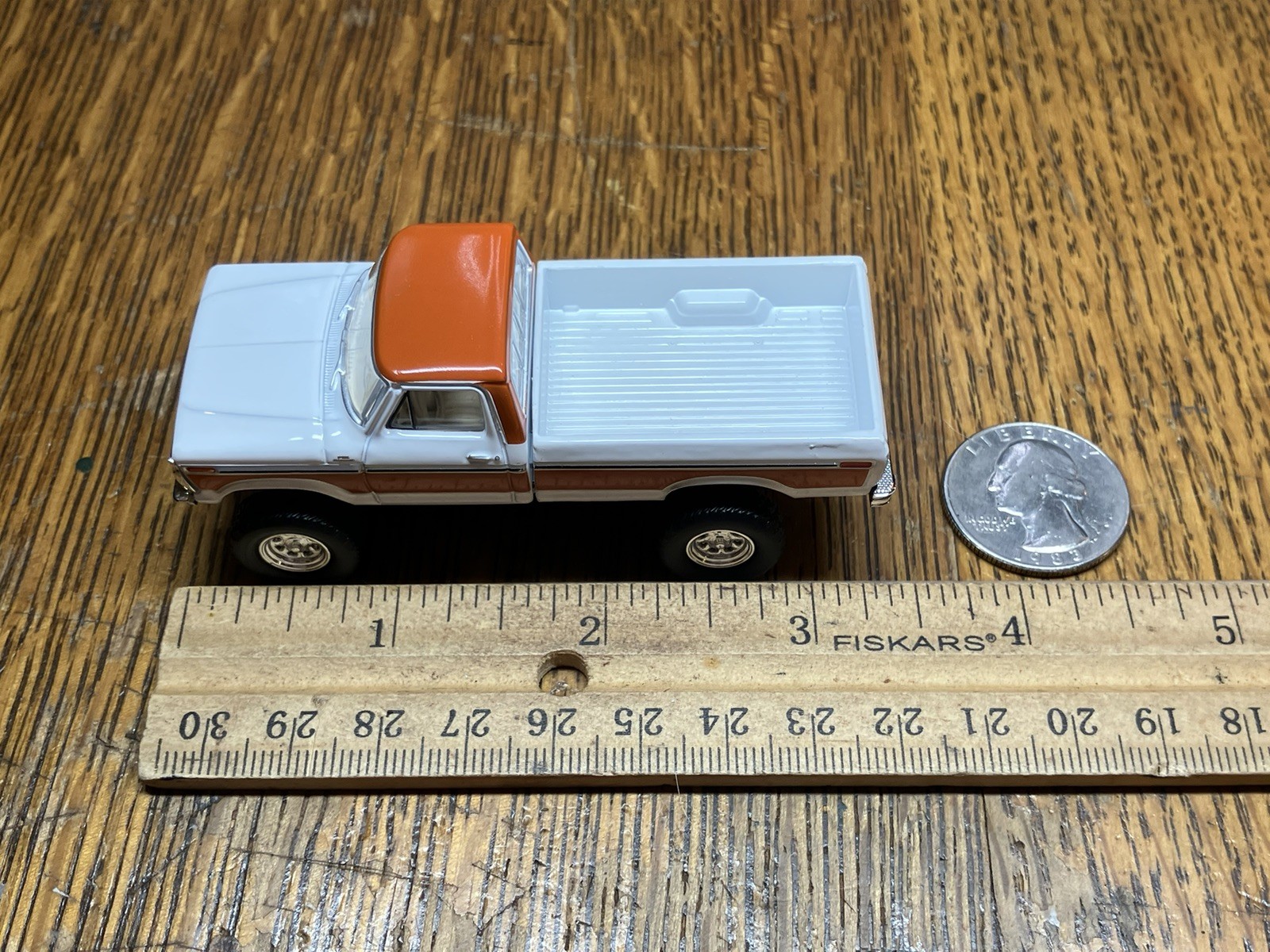 1977 Ford F-150 Ranger Explorer Lifted 4×4 Truck 1/64 Diecast Custom Greenlight