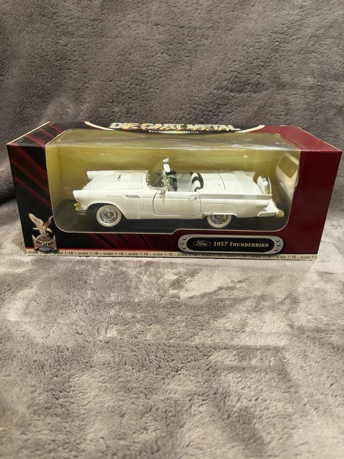 YAT MINT Road Signature 1957 FORD THUNDERBIRD White DIE-CAST Auto 1:18 / NEW