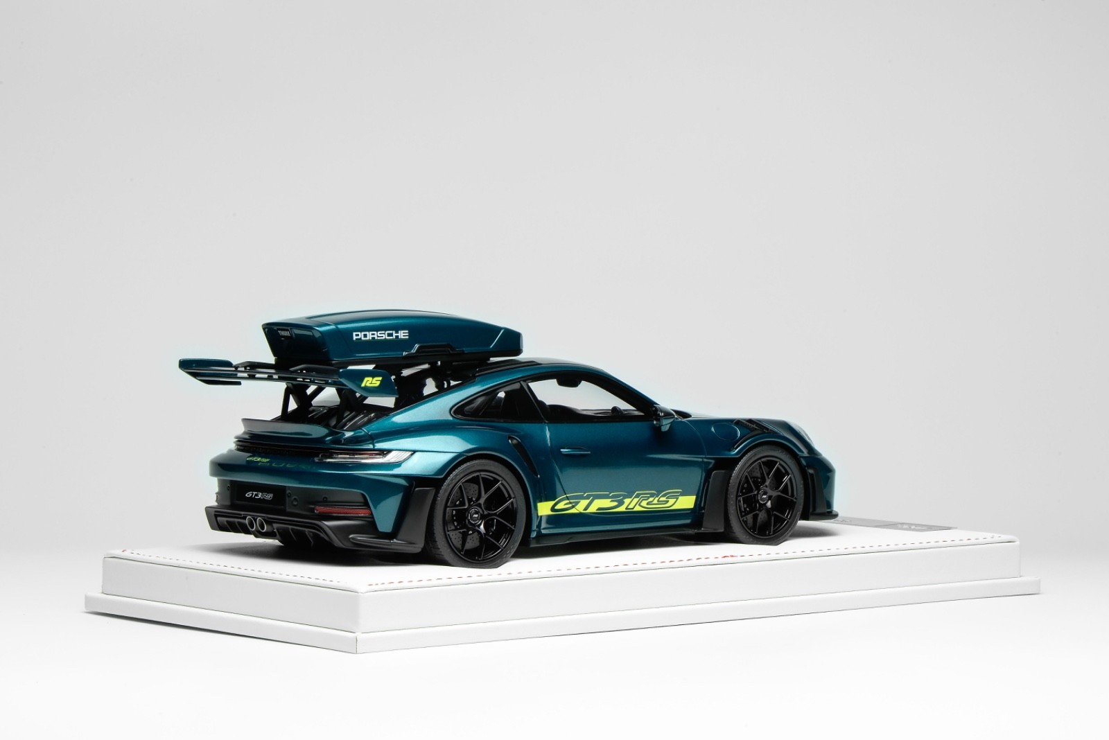 1/18 Ivy Porsche 911 GT3 RS with Luggage Rack Green / Yellow Stripe 20 pcs AB652