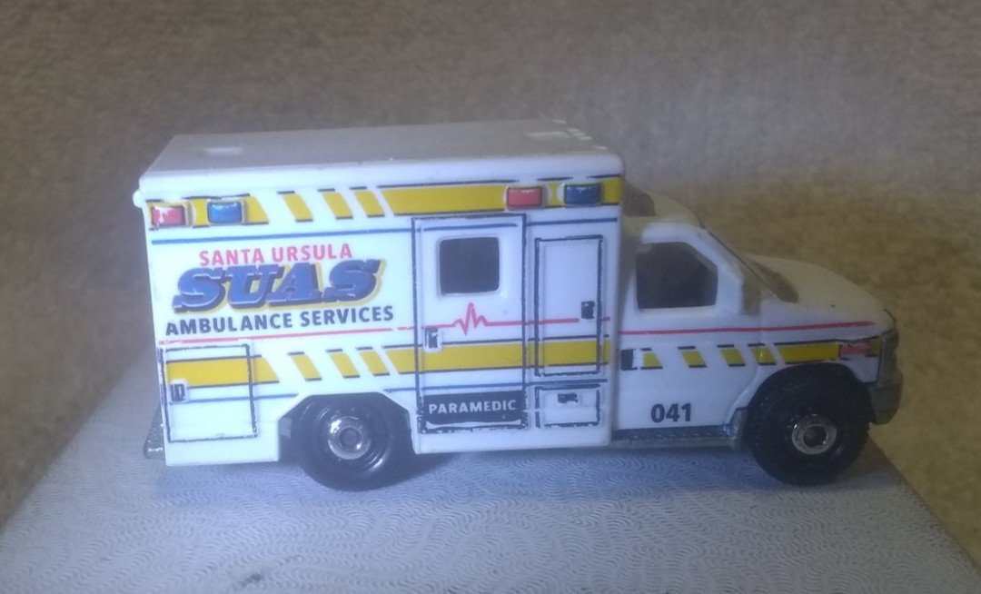Mattel Matchbox 2009 Ford E-350 Ambulance Santa Ursula Great Condition
