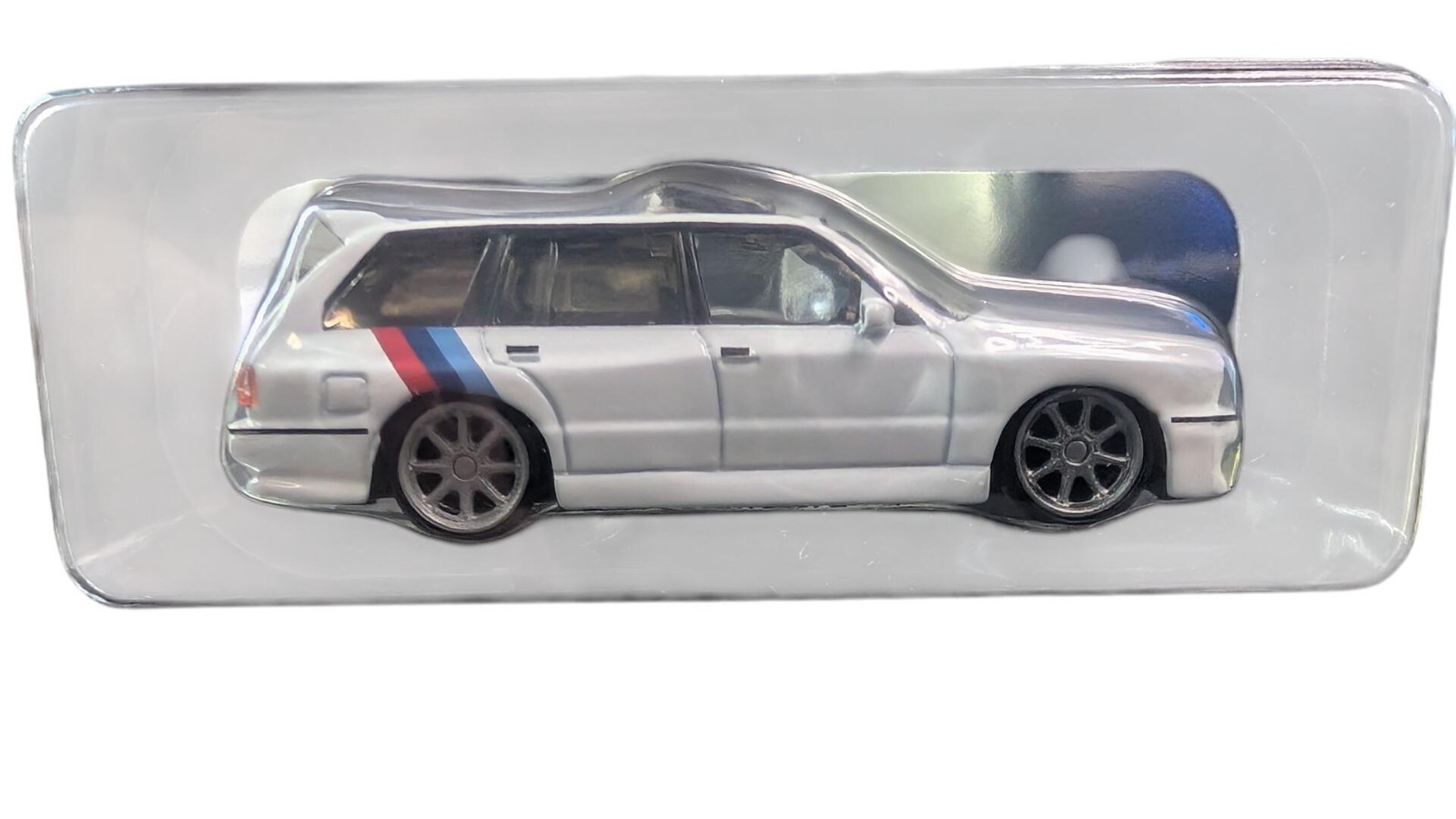 Hot Wheels Elite 64 #8 1990 BMW 318i Touring White 1:64 Diecast Real Rider HNJ60