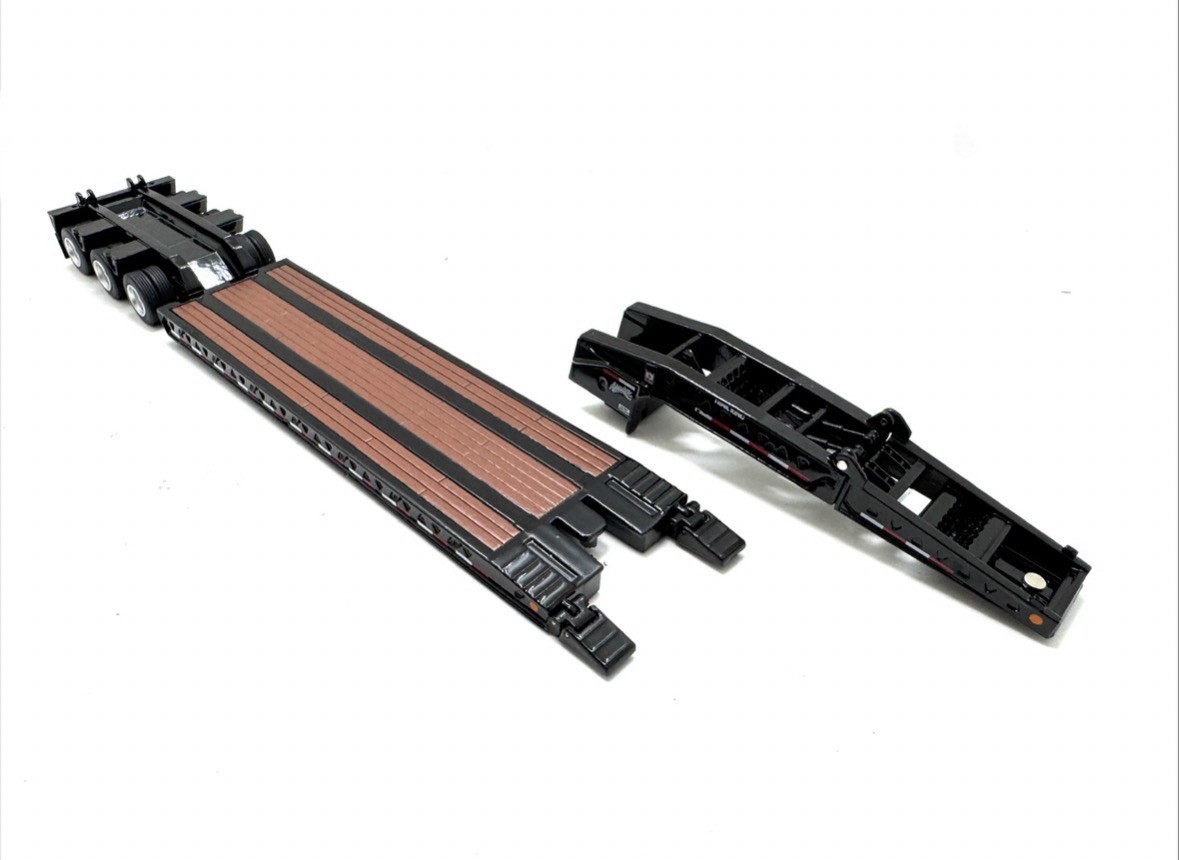 TRAIL KING TK170 LOWBOY TRAILER BLACK W/JEEP 1/64 BY DIECAST MASTERS 71165