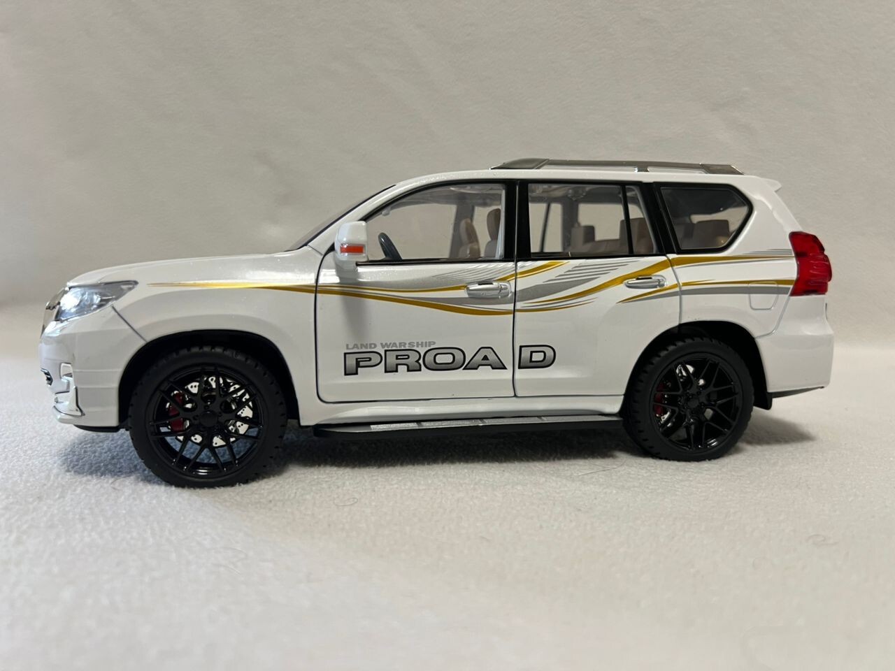 1/18 Toyota Land Cruiser Prado GX White Diecast Model Car Gifts For Friends
