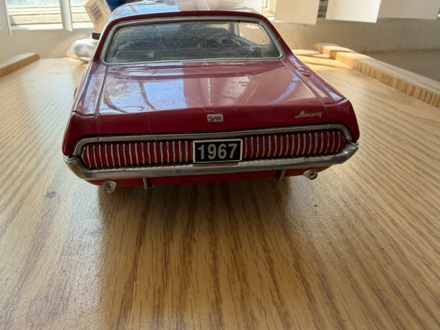 Sunstar 1:16 1967 Mercury Cougar model car