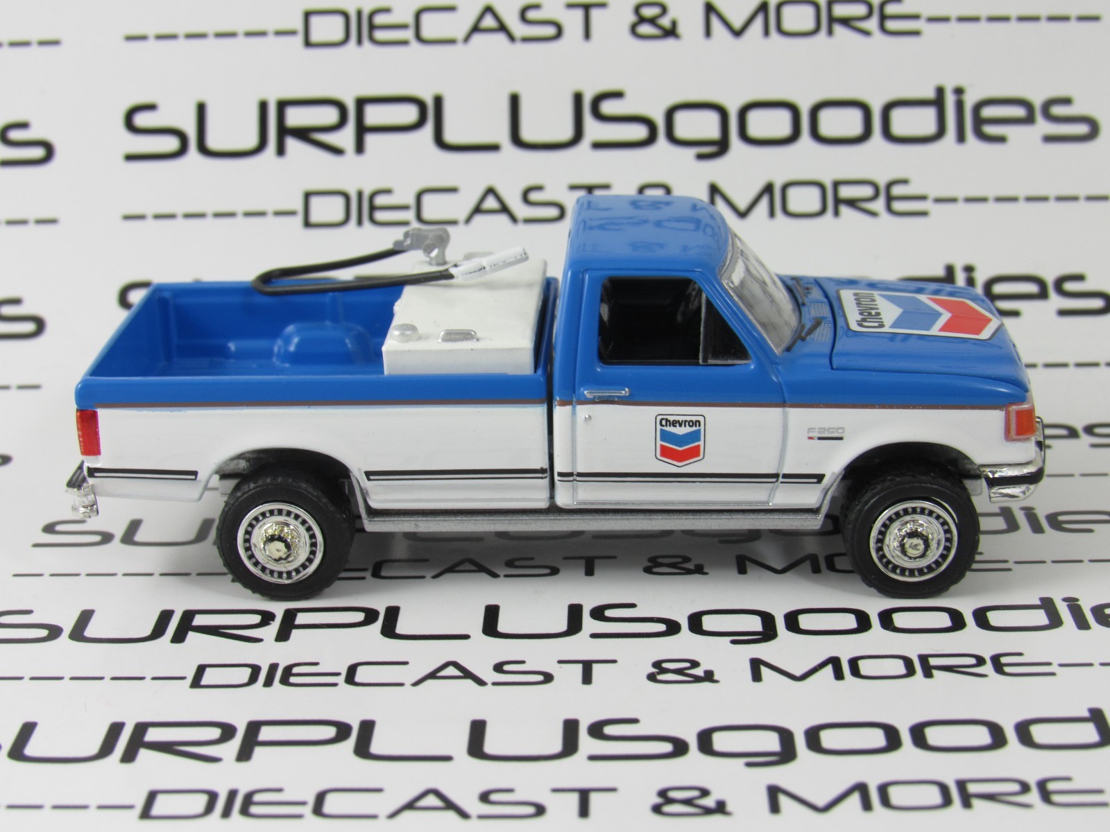 2025 Greenlight 1:64 LOOSE 1991 FORD F250 F-250 XL Farm Work Pickup Truck +Tank