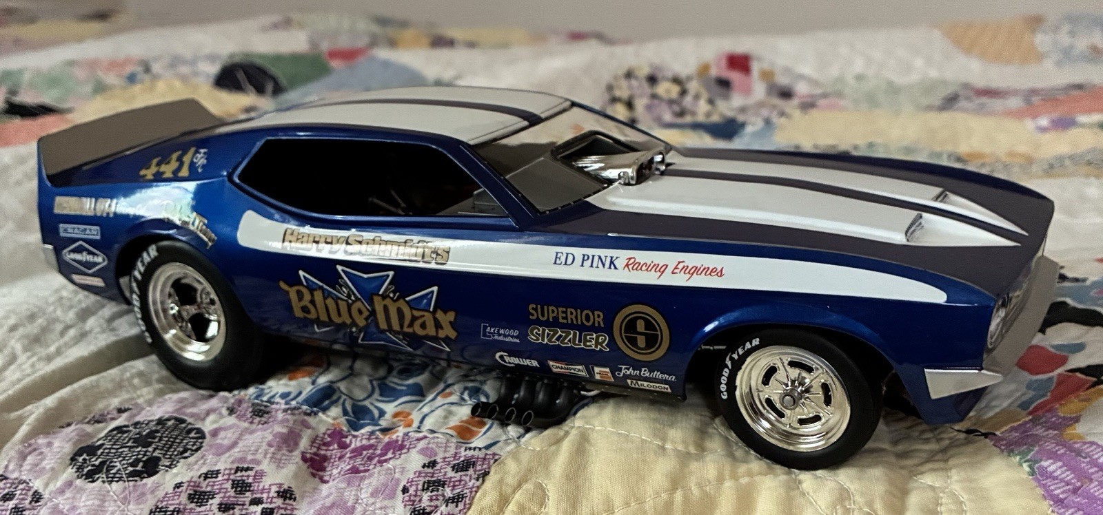 auto world 1/18 legends