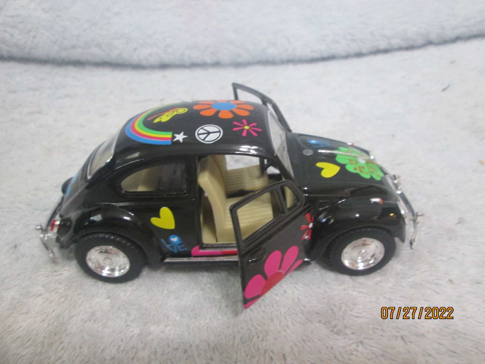 Set Of 3 Kintoy Die Cast Volkswagen Beetle 1967 Cars (2 Happy Flower 1 Police)