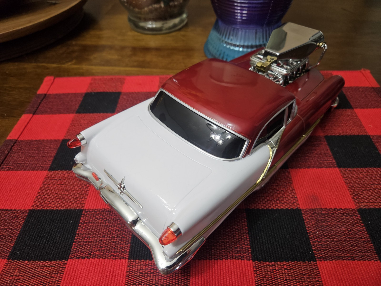 56 OLDS 88,RED WHITE,1/18 MUSCLE MACHINE,NO BOX,NO ROLL SLAMMED ,BEAUTY,HOT HOT