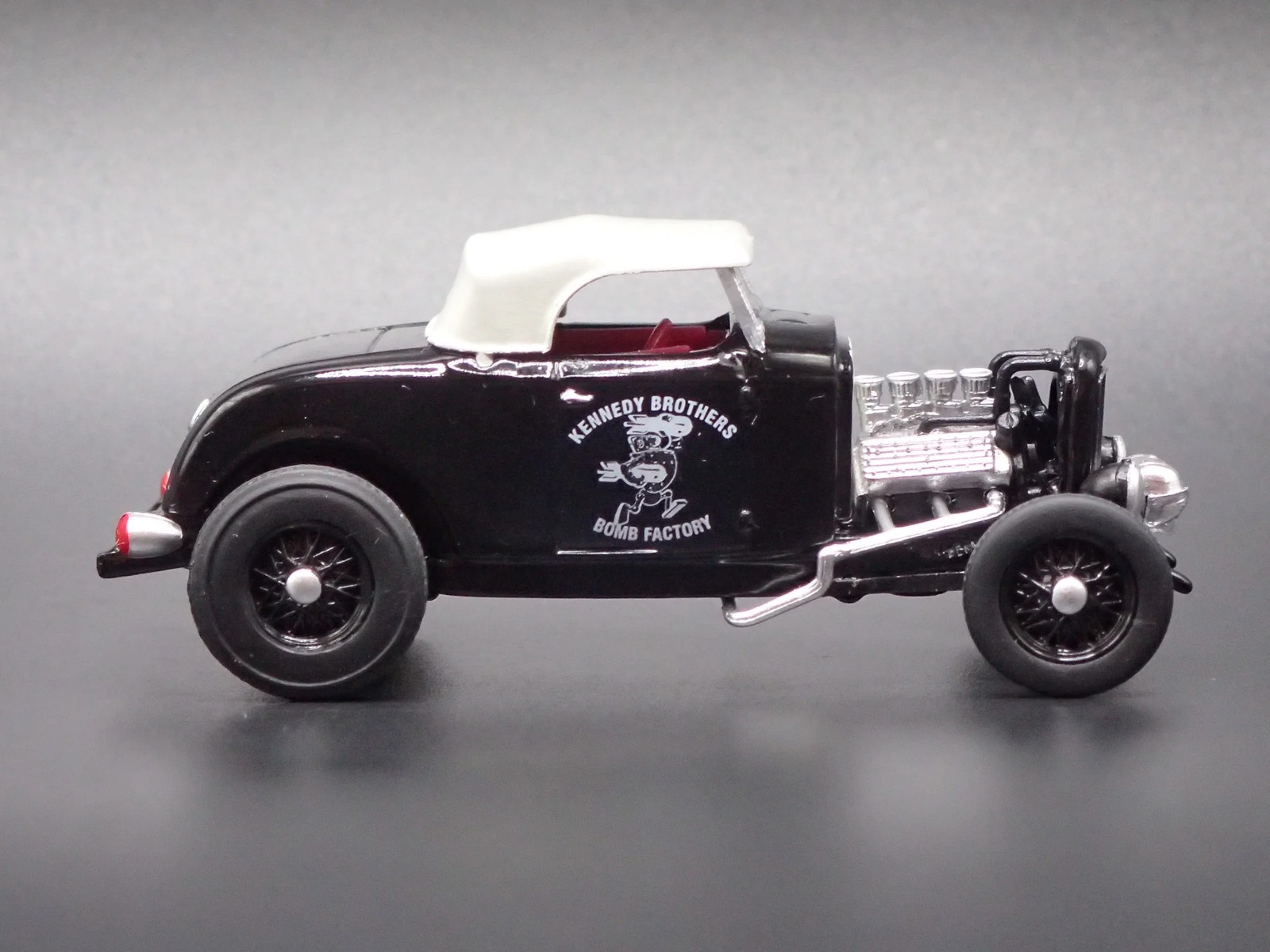 1932 32 FORD ROADSTER HOT ROD KENNEDY BROTHERS 1:64 SCALE DIECAST MODEL CAR