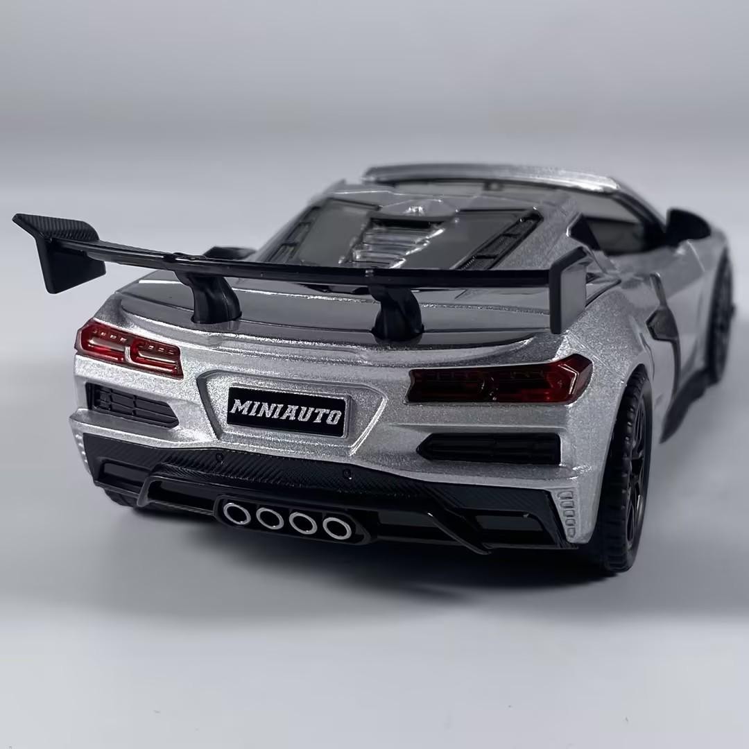 1:32 C8 Zr1x Metal Diecast Model Car with Sound Light Collectible Toy