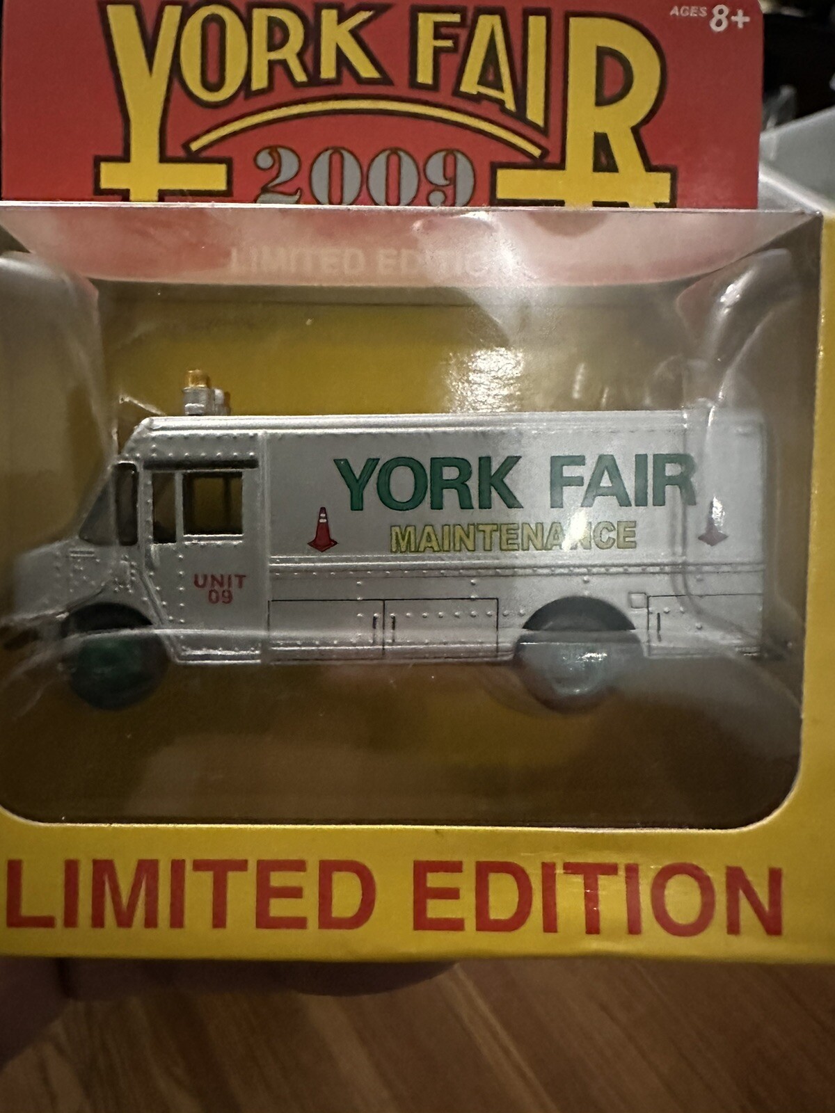 Johhny Lightning Limited Edition 2009 YORK FAIR MAINTENANCE Truck New Mint Boxed