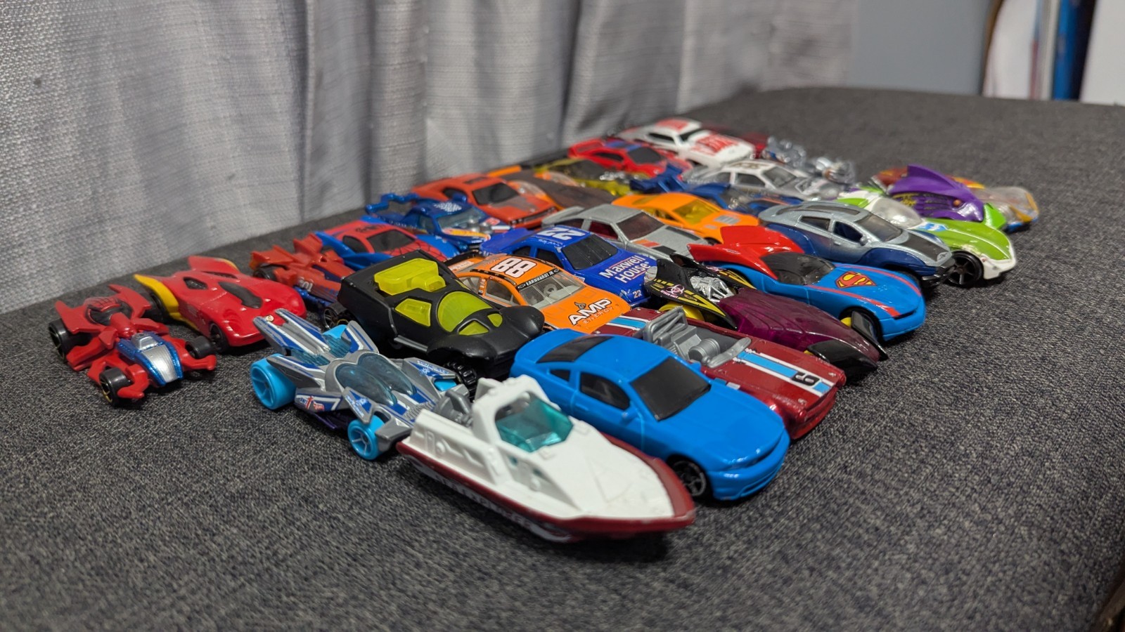 Hot Wheels / Matchbox /Other Loose Cars And Other Vehicles Lot Of 29