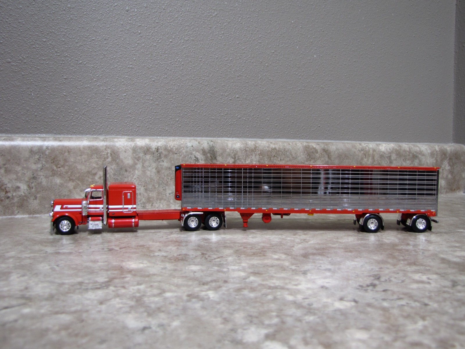 DCP 1/64 Can’t Afford It Ganski Red Peterbilt 389 Utility Refrigerated 60-1325