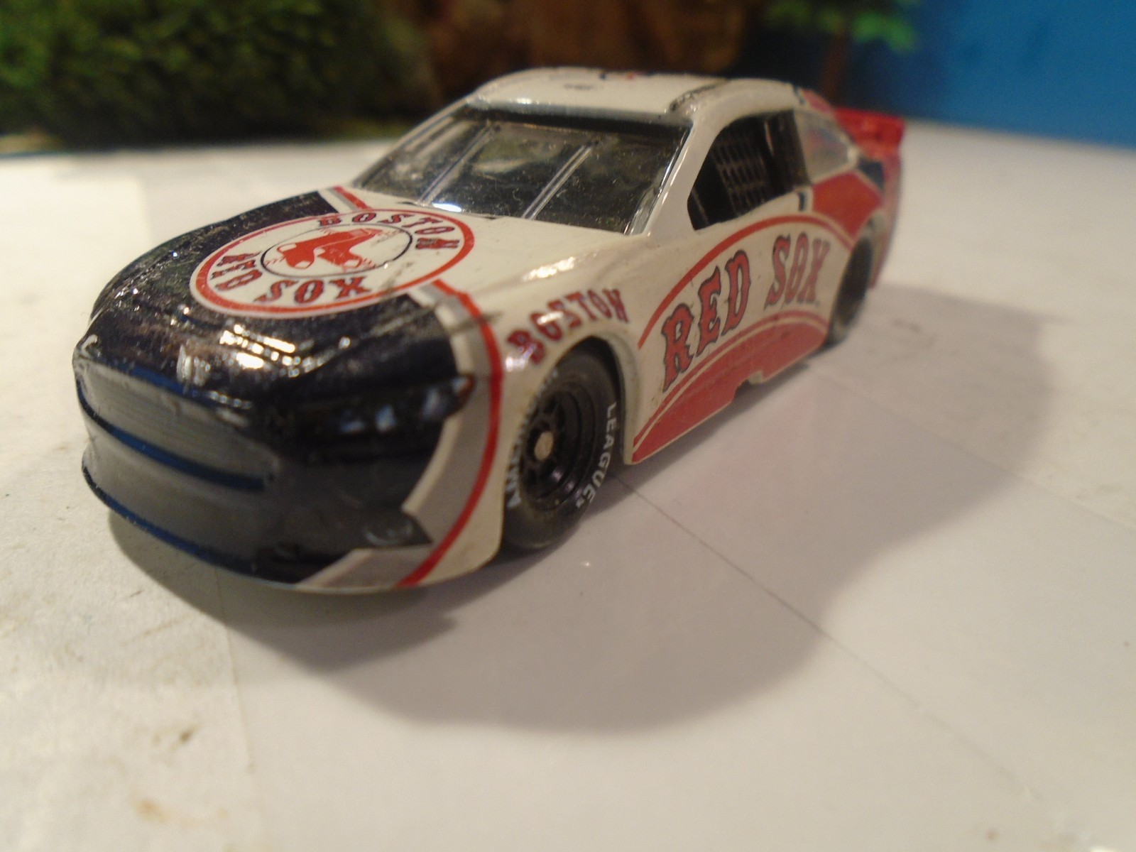 LIONEL/MLBP RACING 1/64 SCALE DIECAST BOSTON RED SOX CAR, EXCELLENT 1-185-1