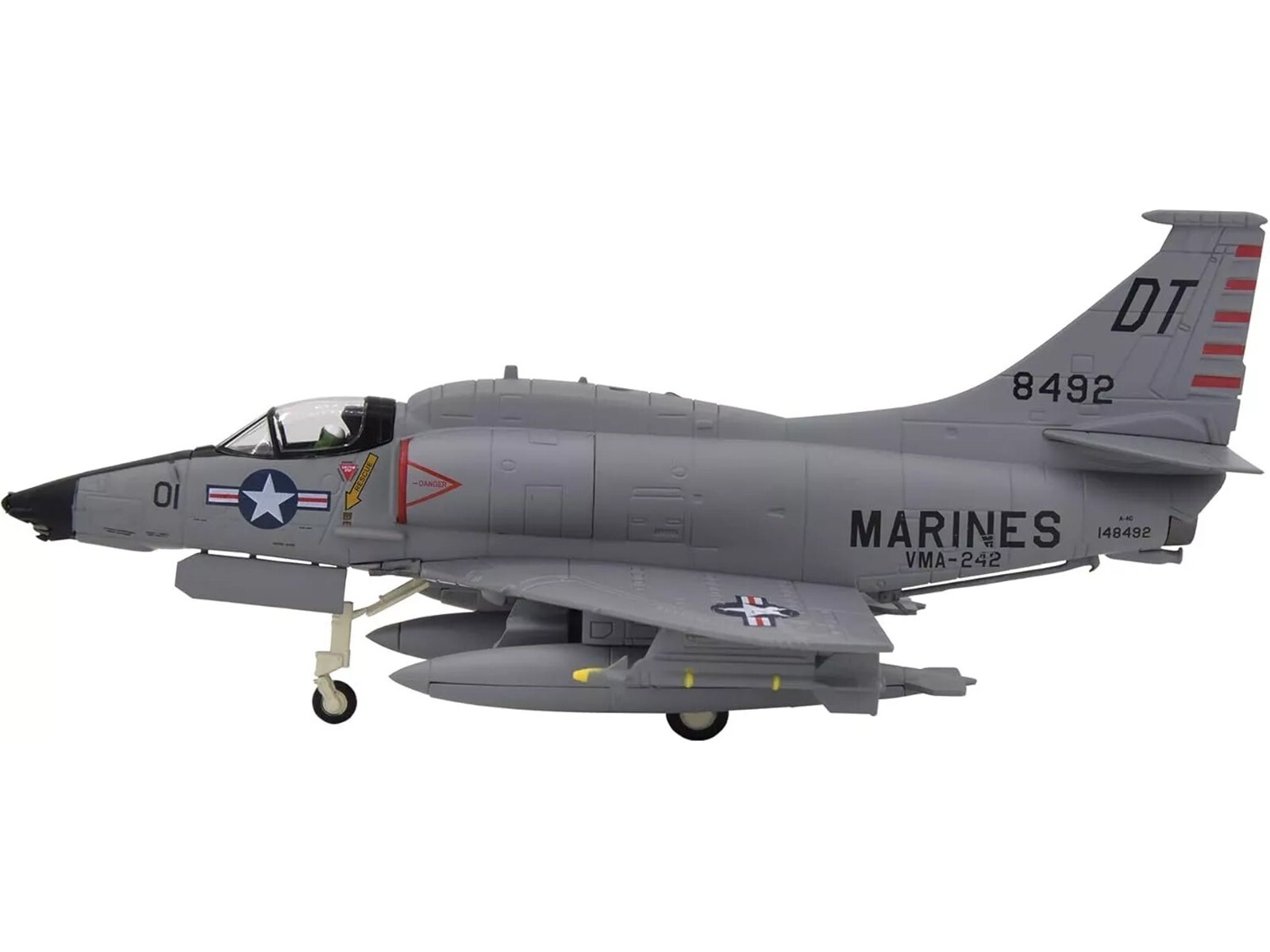 DOUGLAS A-4D SKYHAWK AIRCRAFT “VMA-242 BATS” 1/72 DIECAST MODEL FS023A