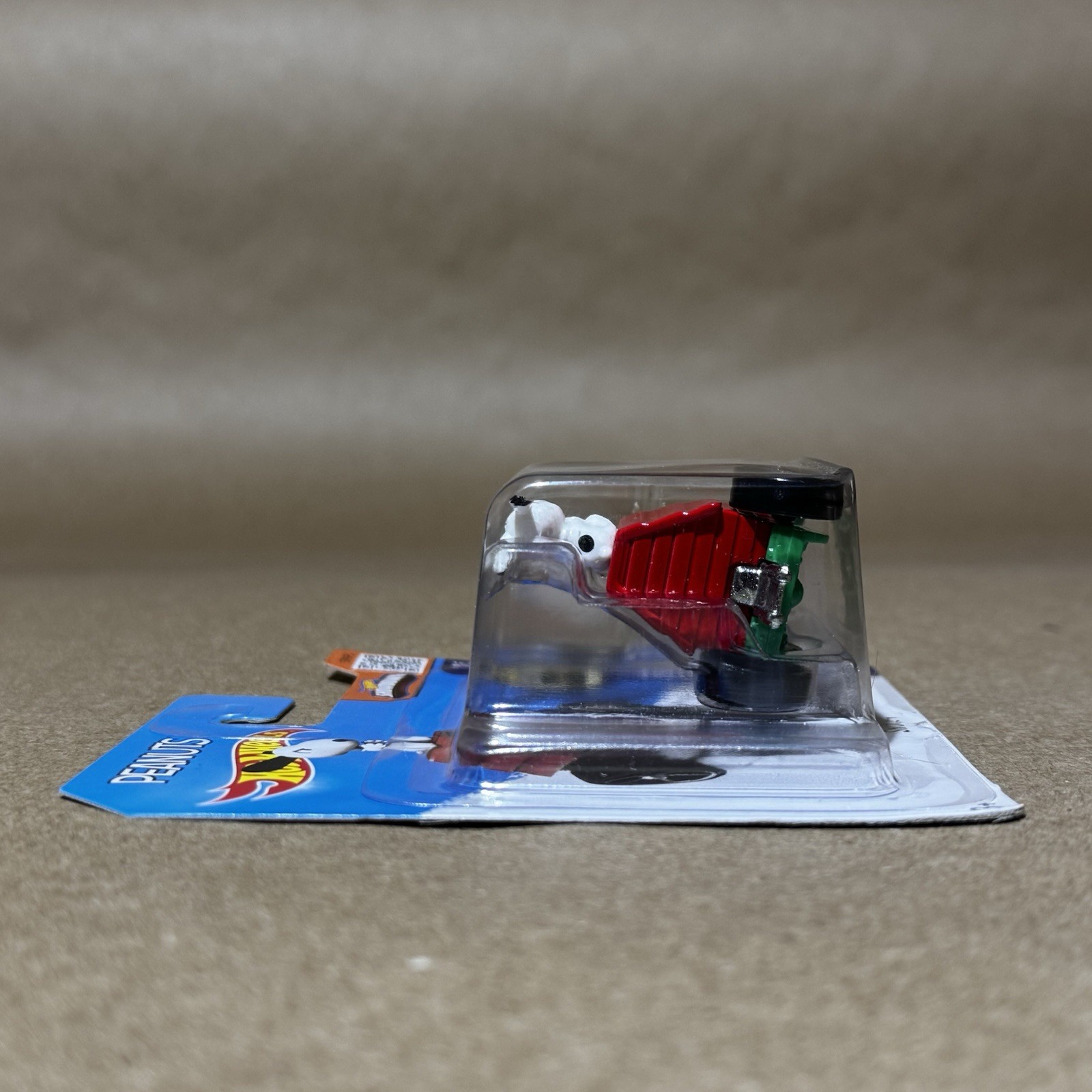 2016 Hot Wheels HW Screen Time Peanuts SNOOPY With Doghouse 222/250 Short Card