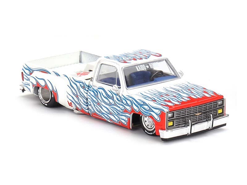 Chevrolet Silverado Dually on Fire V2 – White 1:64 Scale Model – TSM KHMG157