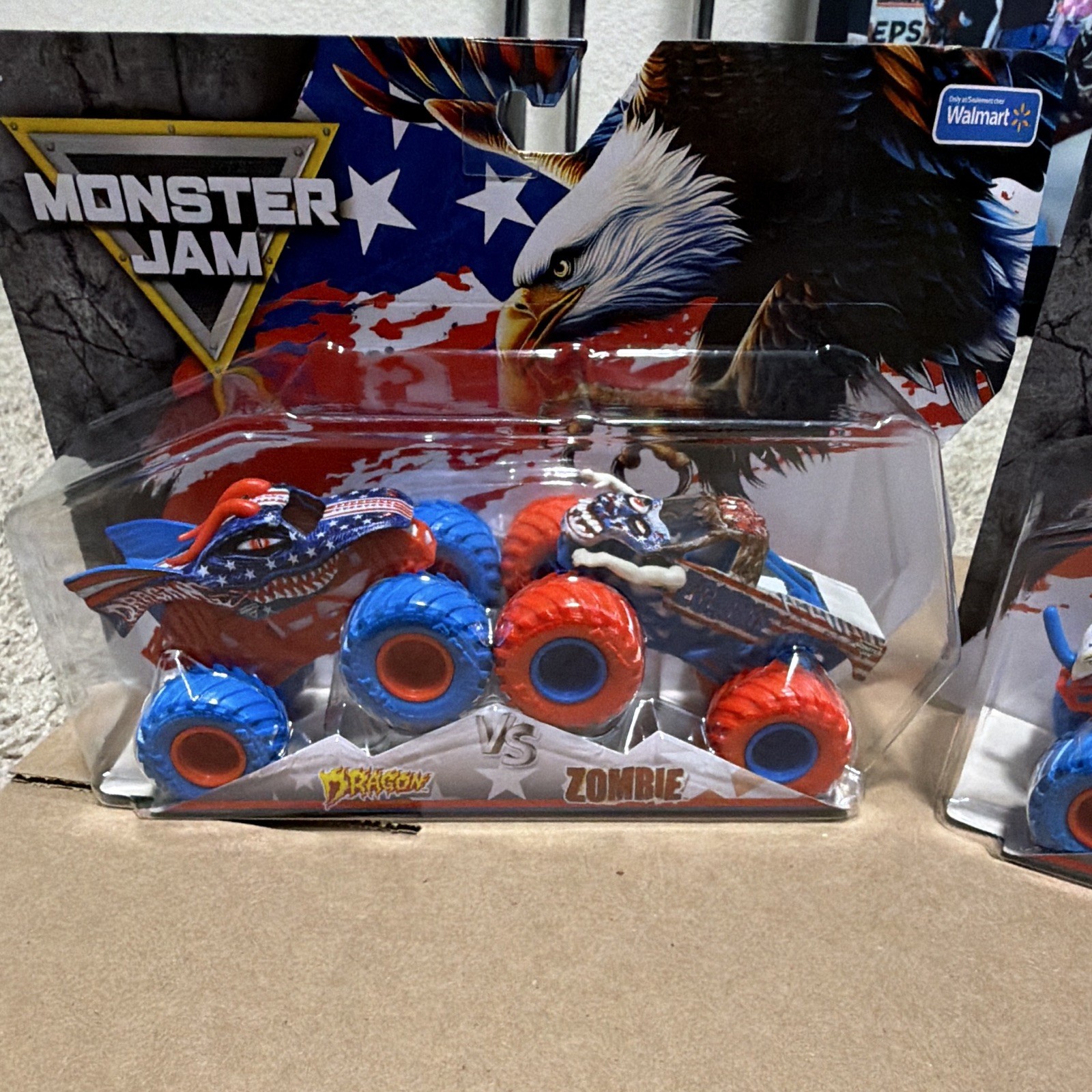 Monster Jam Stars & Stripes 2-Pack Trucks Dragon vs Zombie + Monster Mutt