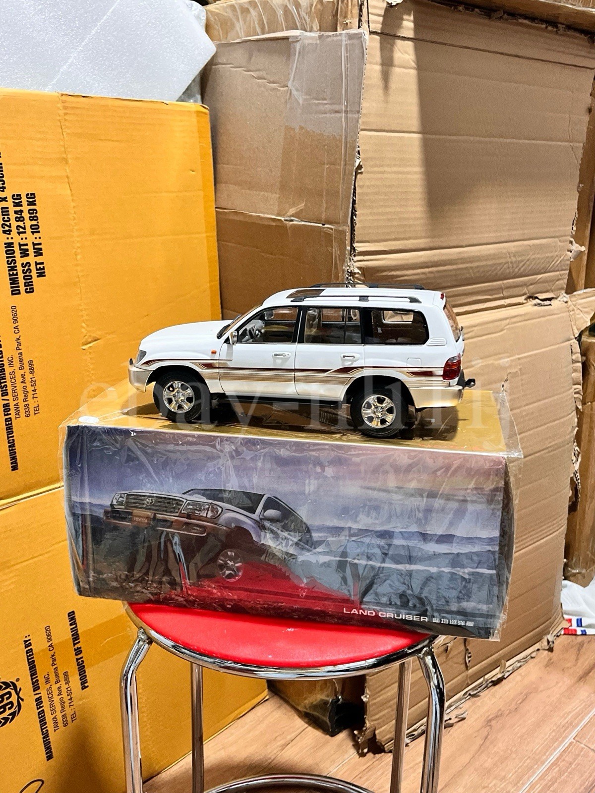 1:18 Scale Toyota Land Cruiser White Diecast Model Car