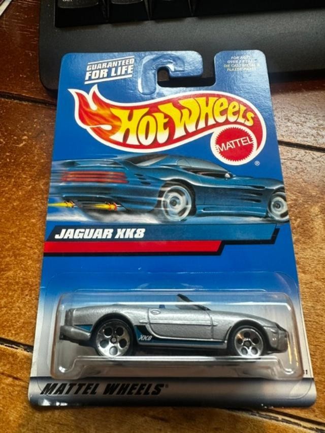 2000 Hot Wheels Jaguar XK8 #165 Silver