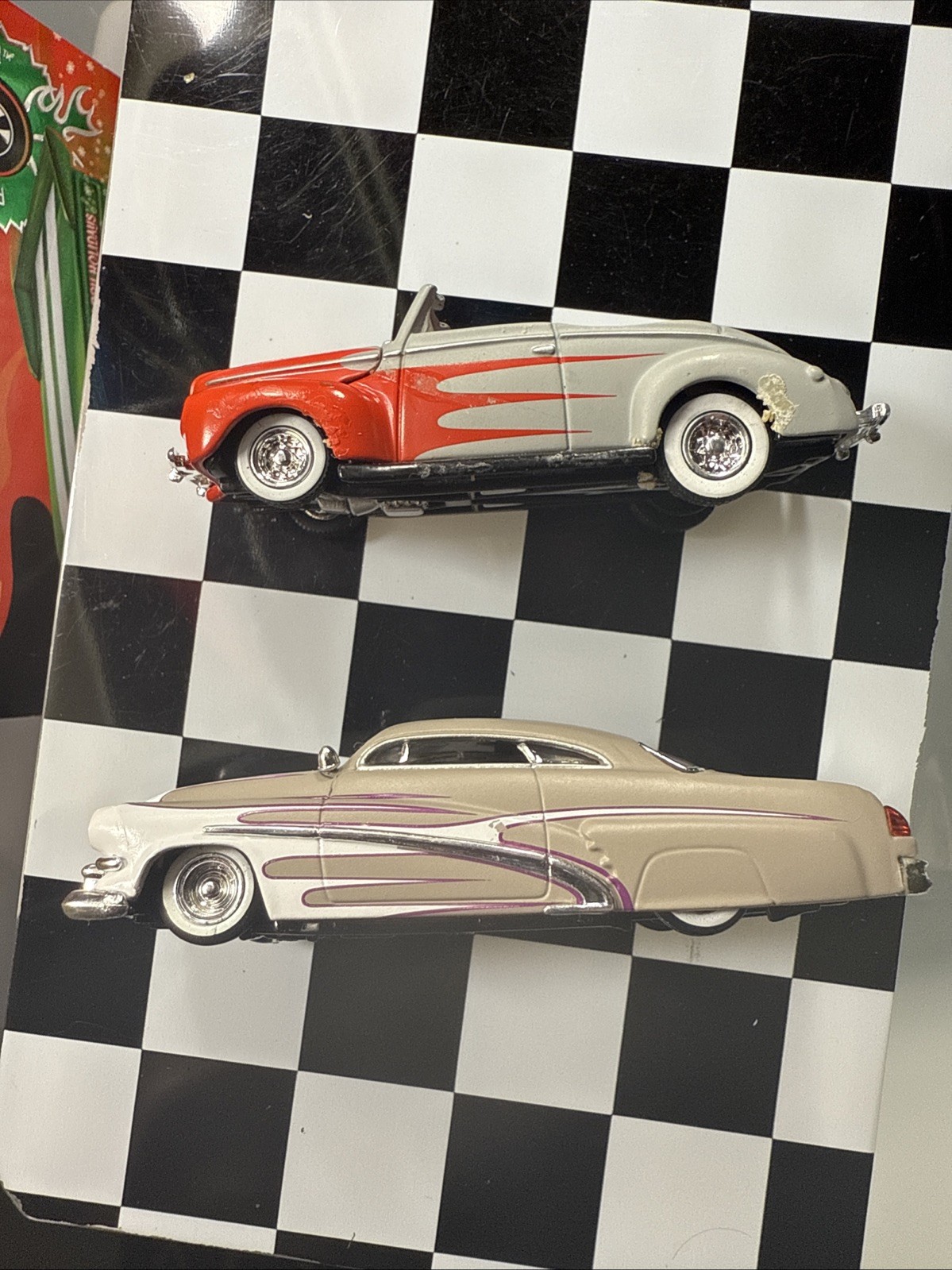 100% Hotwheels ’51 Merc & 40 Ford 🔥 Combined Shipping 🔥 Nice Display