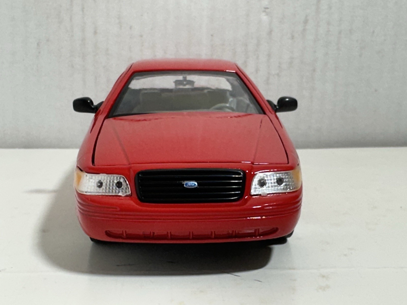 WELLY 1999 FORD CROWN VICTORIA RED 1:24 DIECAST MODEL NEW NO BOX
