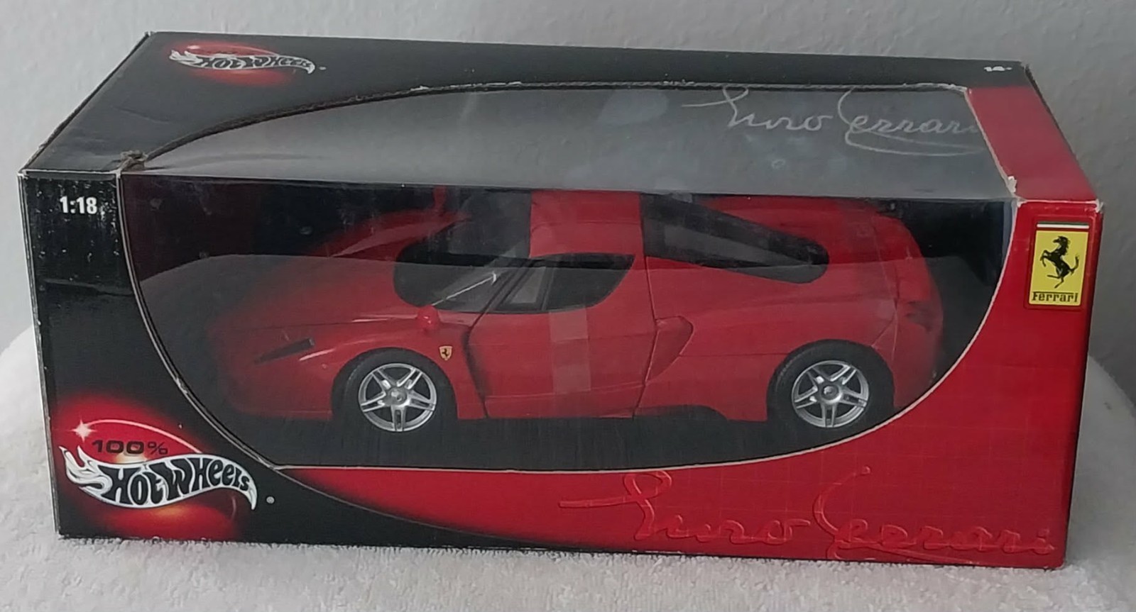Hot Wheels 1:18 Enzo Ferrari 2002 Diecast Red Series NIP
