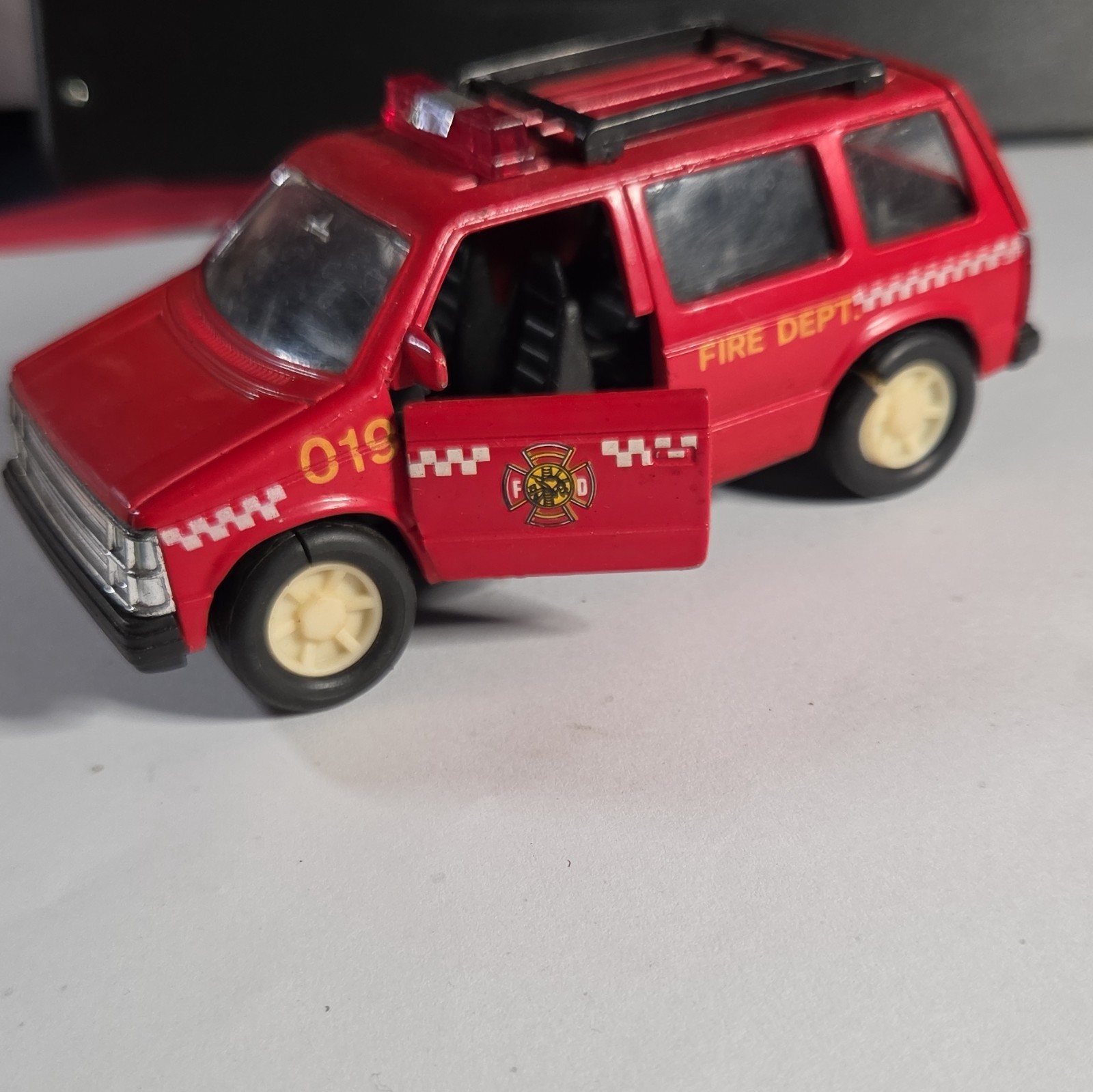 Fire Dept Diecast SUV Fire Vehicle Toy Red/White Opening Doors