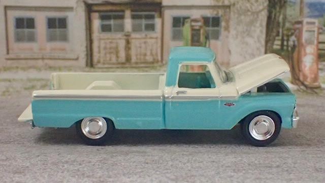 Classic 4th Gen 1961- 1966 FORD F-100 V8 Pickup 1/64 Scale Limited Edition Z