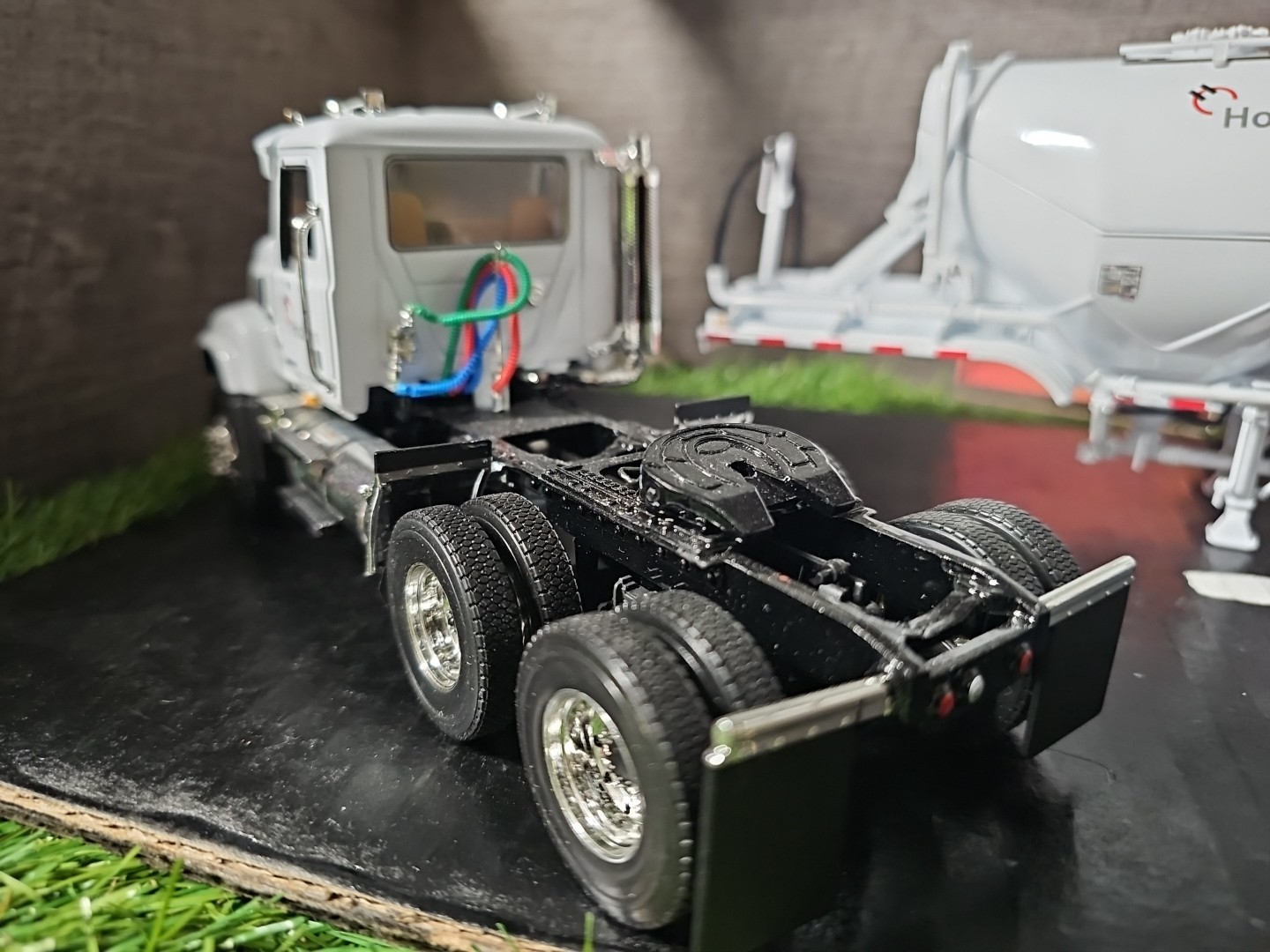 First Gear Holcim Dry Bulk Tanker Truck 1:34 Scale Diecast Truck/Trailer NO BOX