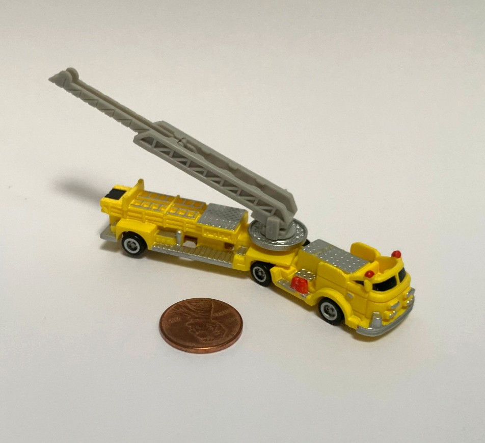 MICRO MACHINES SIZE N SCALE ARIAL FIRE LADDER TRUCK 1997 HOT WHEELS PLANET