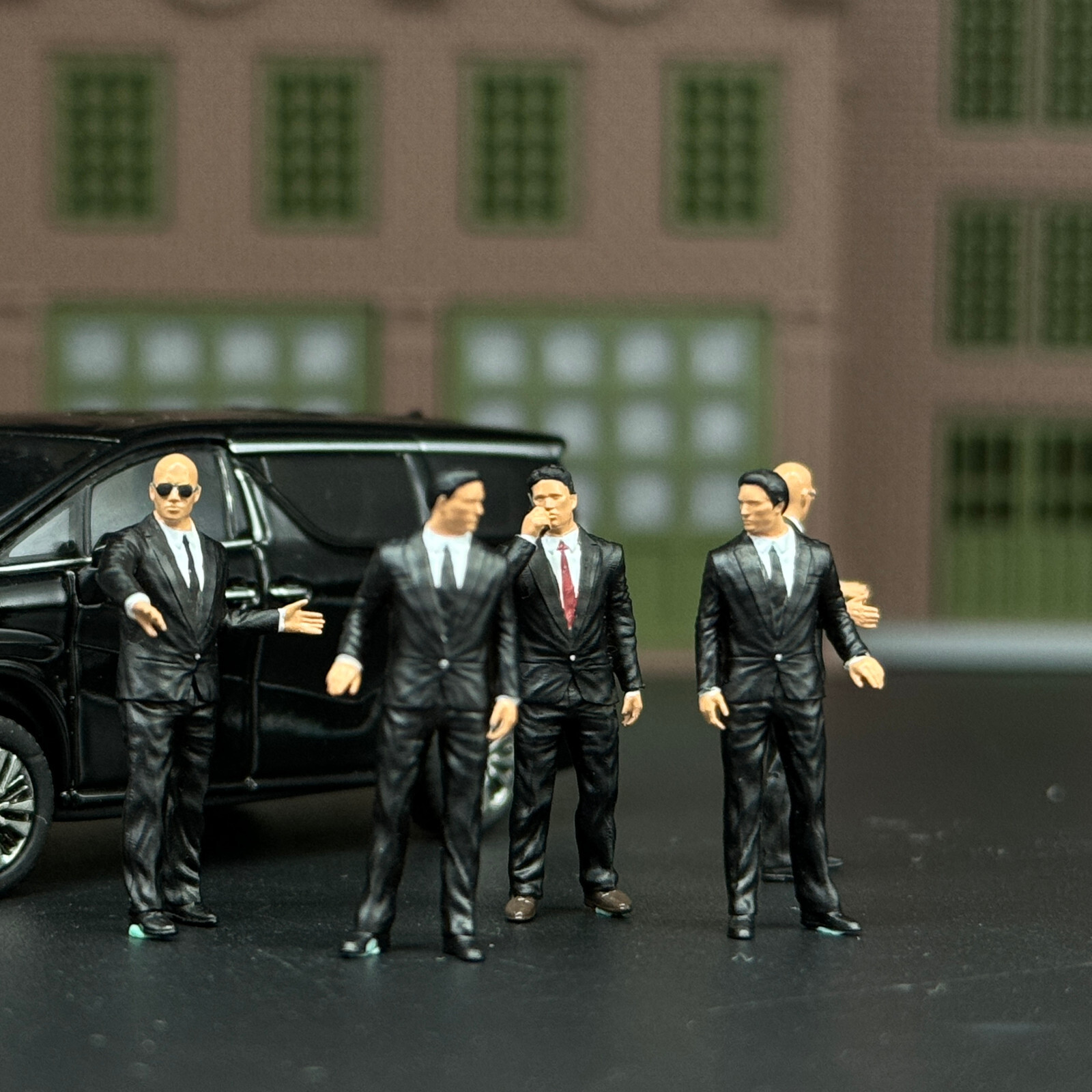 5pc 1/64 Miniature Doll Figures Black suit bodyguard Scene For Cars Vehicles Toy