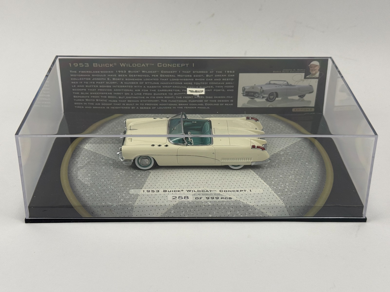 Minichamps 437141330 1/43 1953 Buick Wildcat I Concept Resin Model Car 258/999