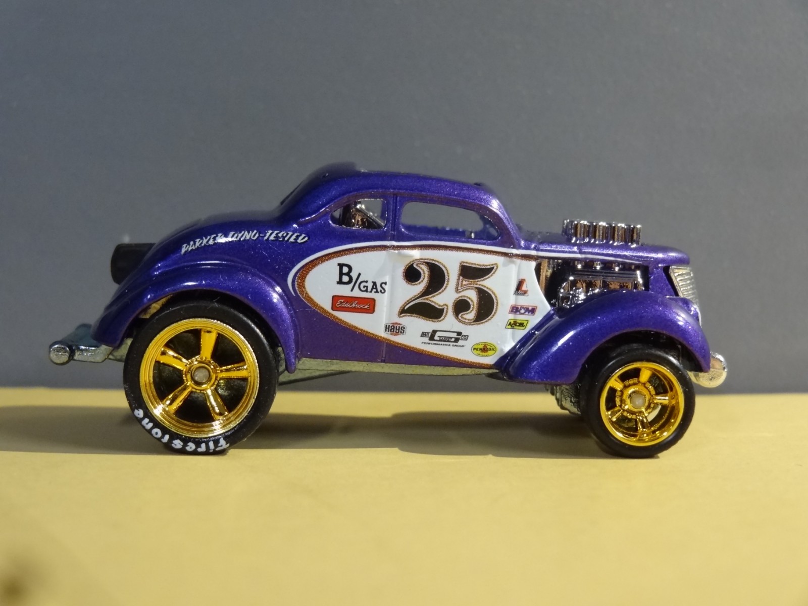 HOT WHEELS – PASS’N GASSER NHRA DRAG RACING 1/64 SCALE DIECAST DIORAMA MODEL C