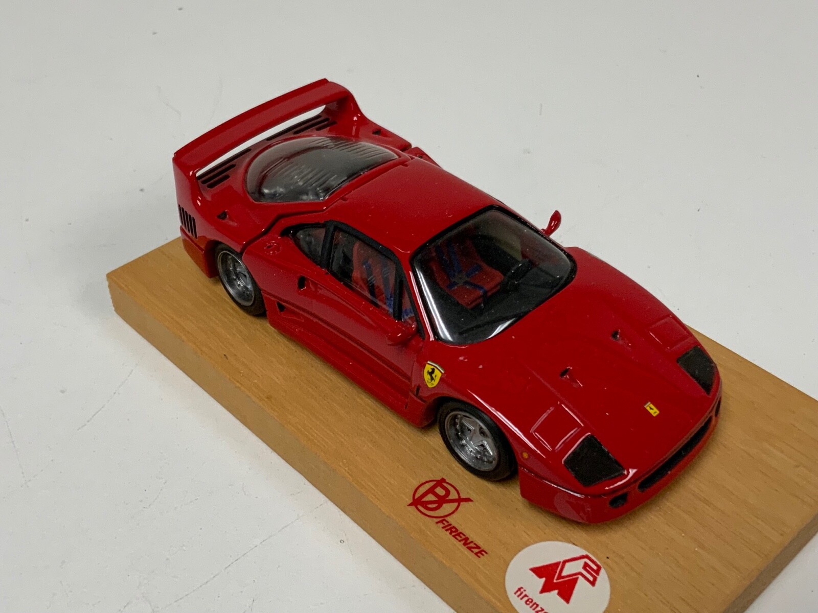 1/43 Firenze Ferrari F40 from 1987 in Rosso Corsa red Engine detail J2-041