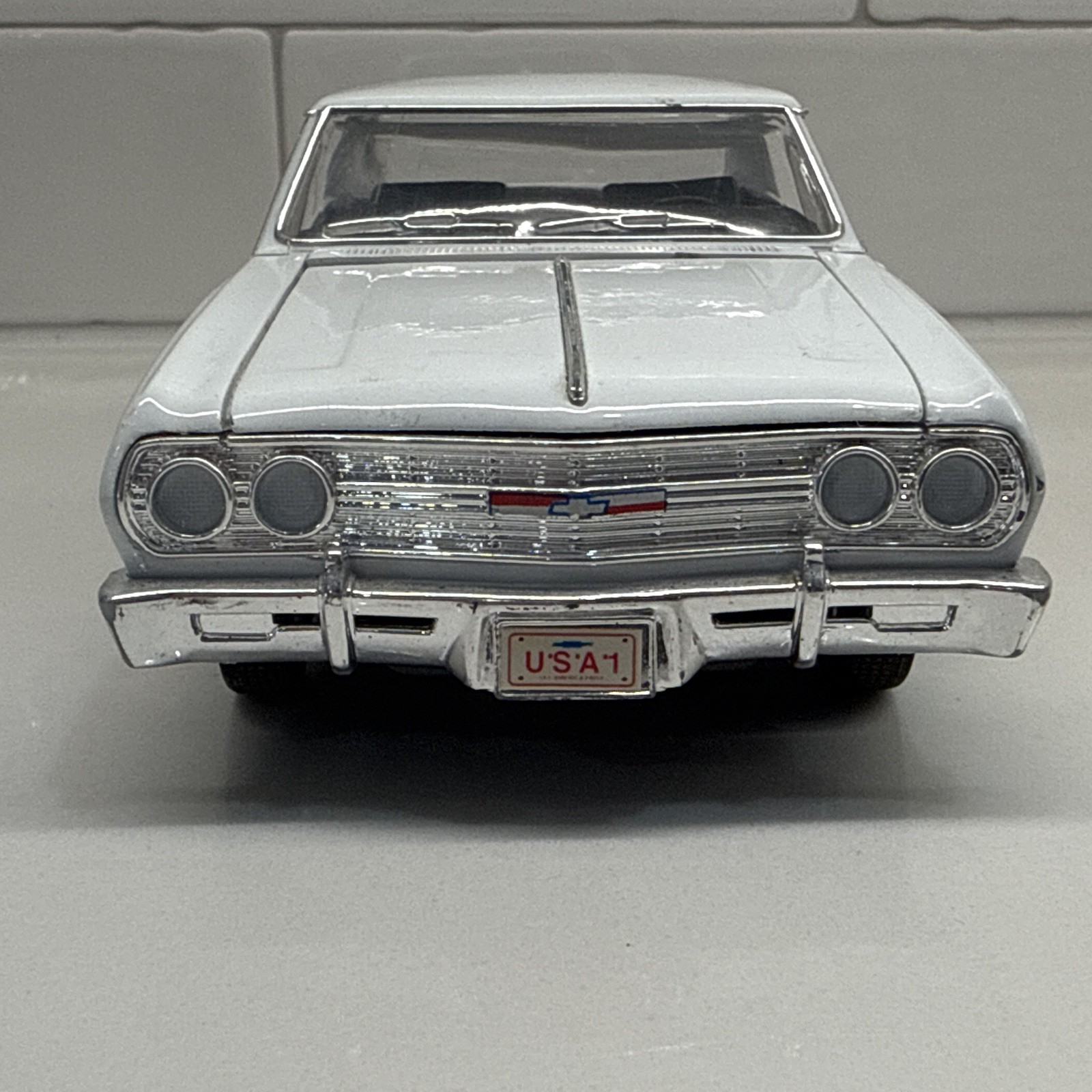 Saico White 1965 Chevy Chevell SS 396 Z-16 1:24 Scale Diecast Model – Ships Fast