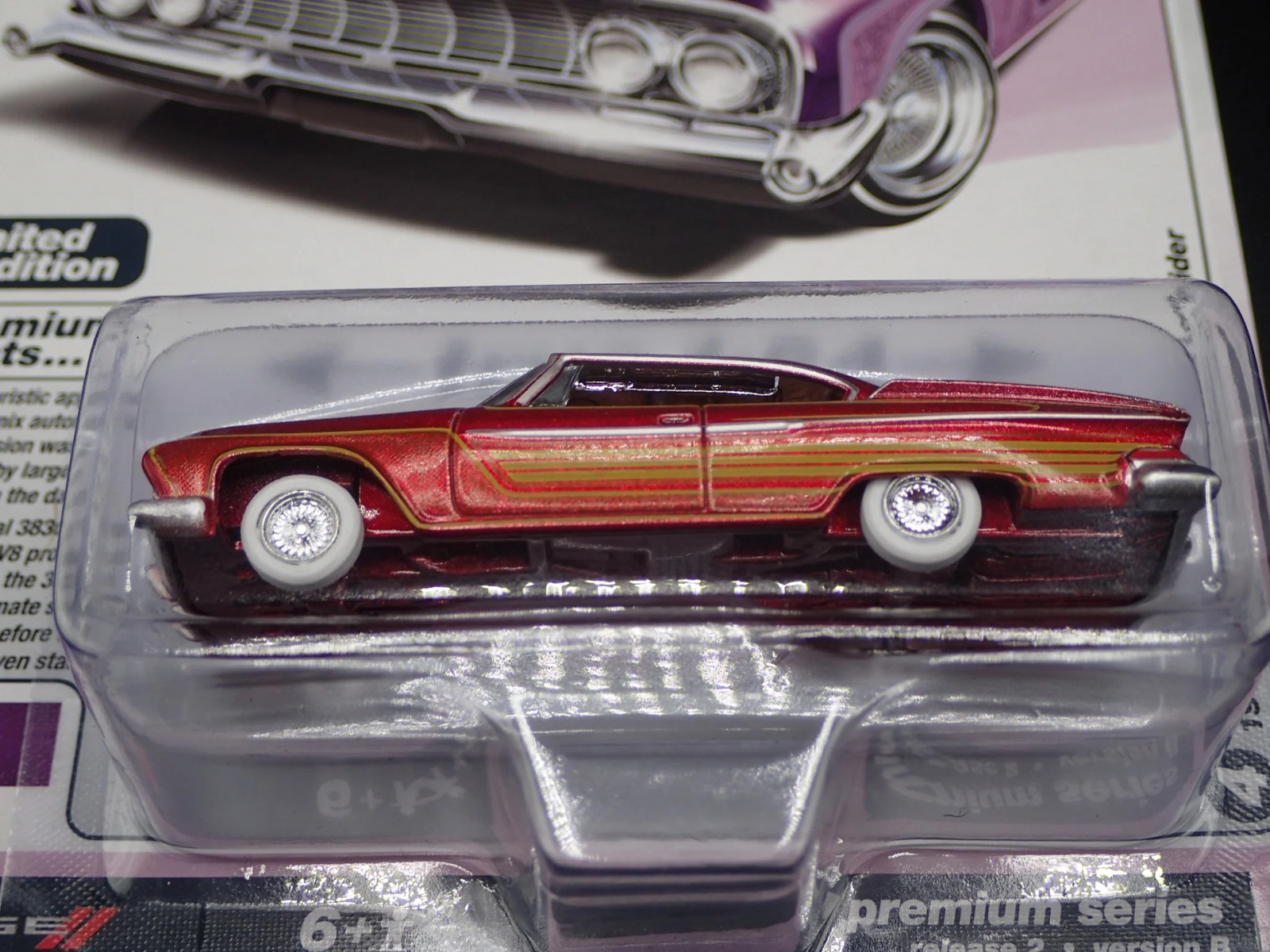 2025 AUTO WORLD ULTRA RED CHASE 1961 DODGE DART PHOENIX VINTAGE MUSCLE 2B