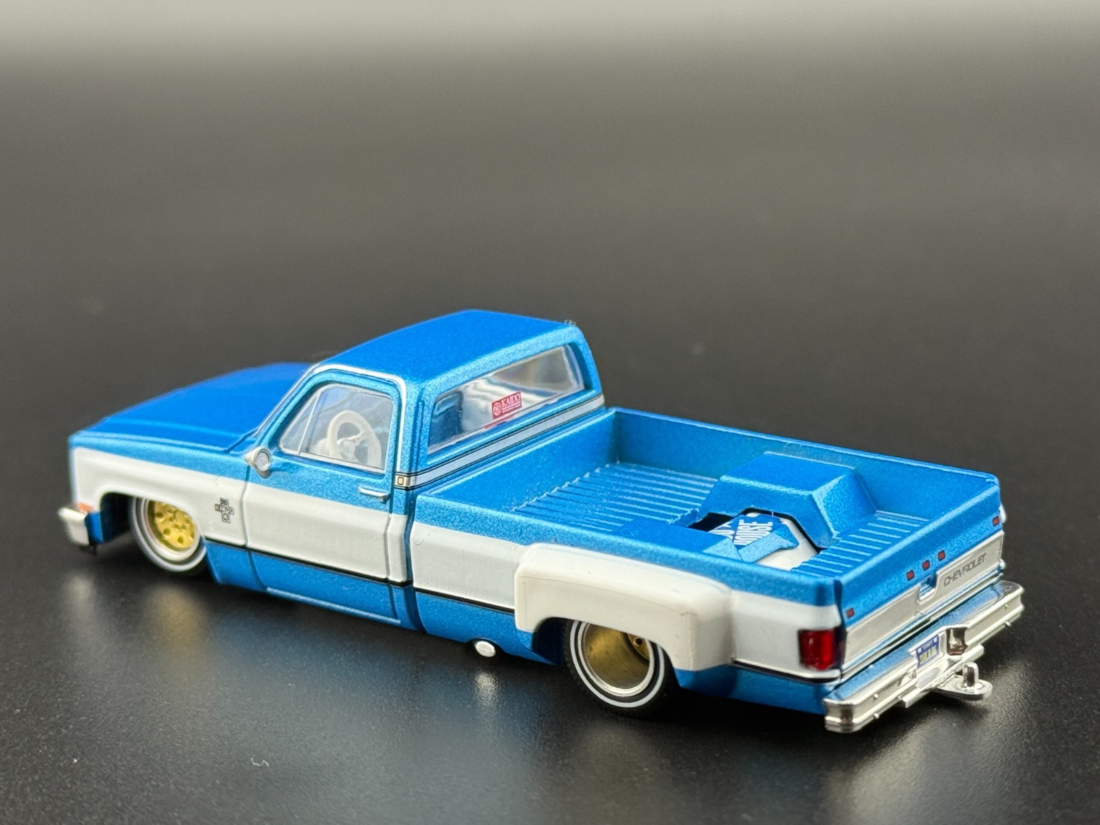 Kaido House x Mini GT Chevy Silverado Dually Vintage Spec V1 #192 1/64