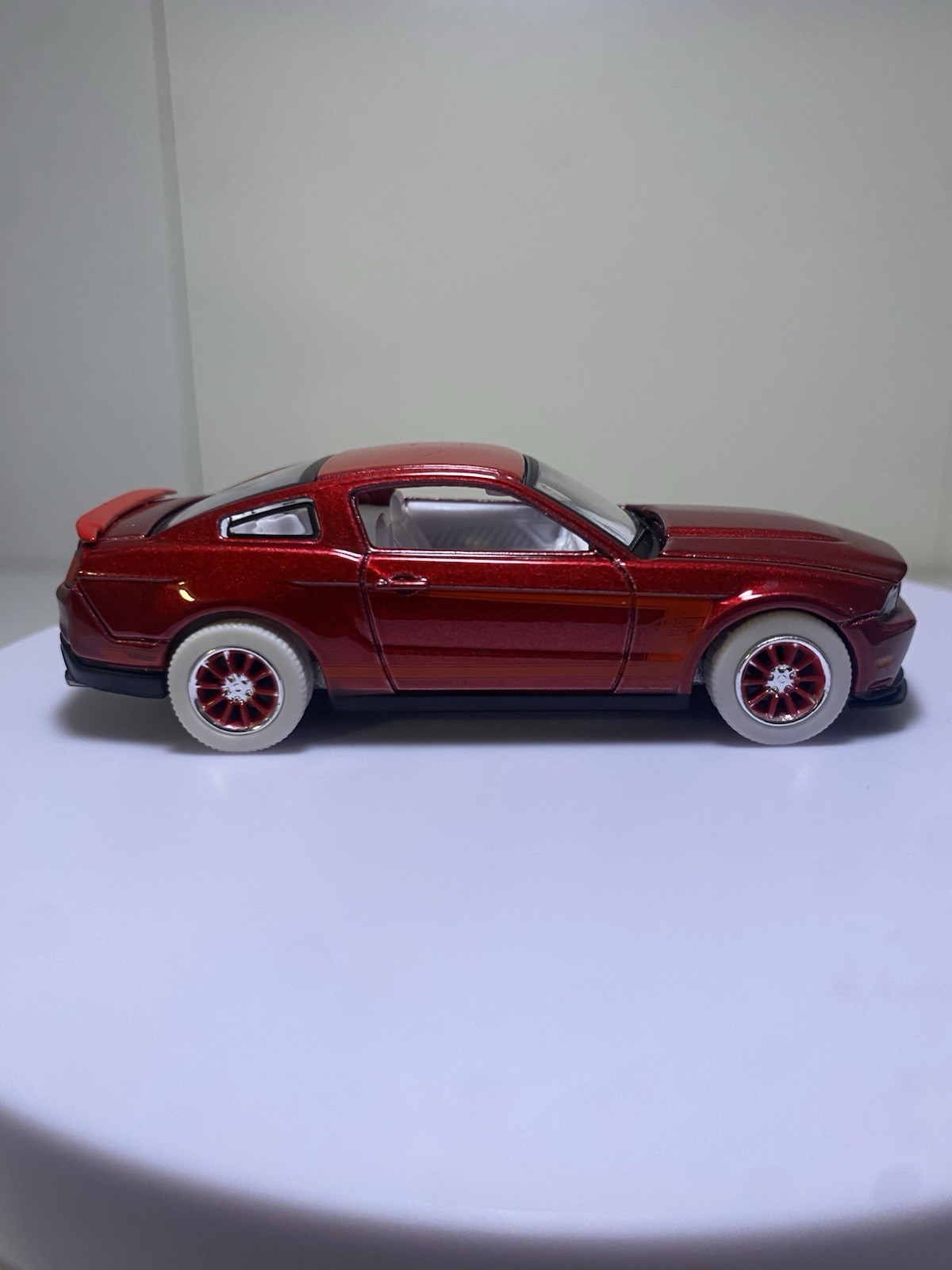 Auto World 2012 Ford Mustang Boss 302-Ultra Red Chase Car LOOSE