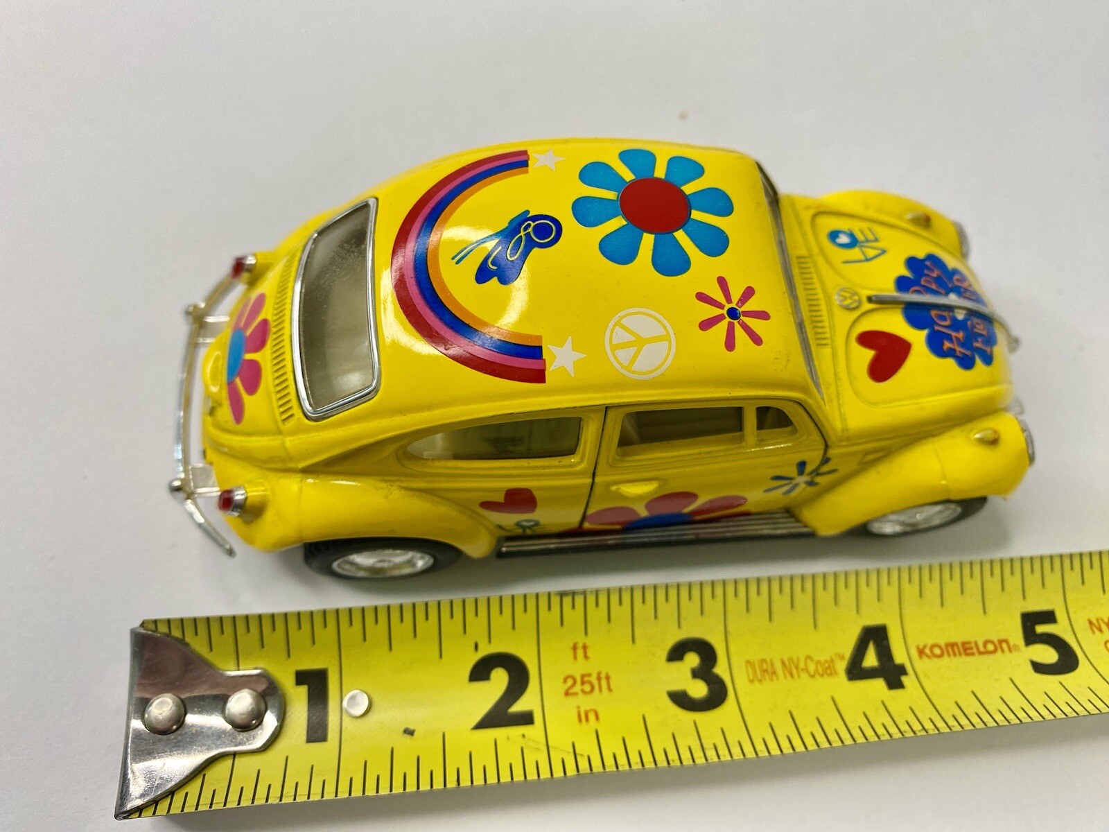 Volkswagen Classic Beetle 1967 Yellow Love Happy Flower Kintoy 1:32 Scale