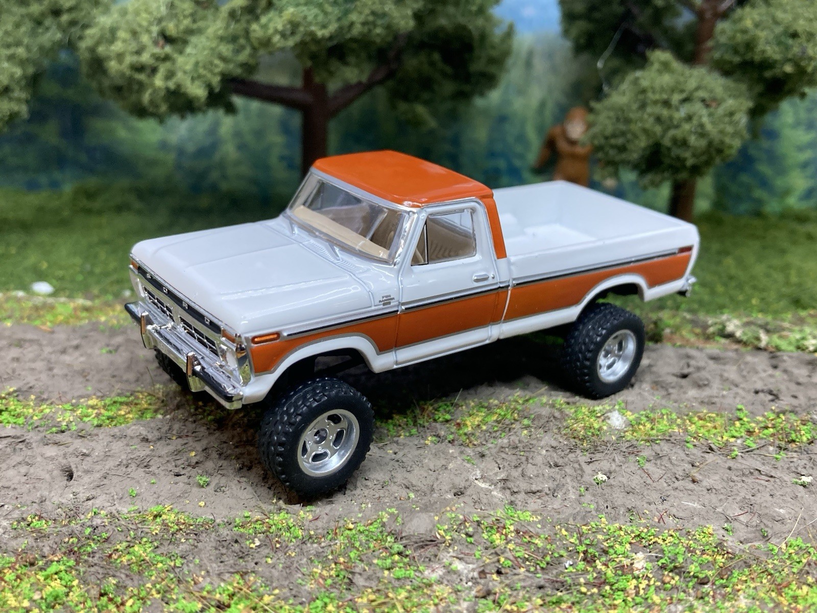 1977 Ford F-150 Ranger Explorer Lifted 4×4 Truck 1/64 Diecast Custom Greenlight