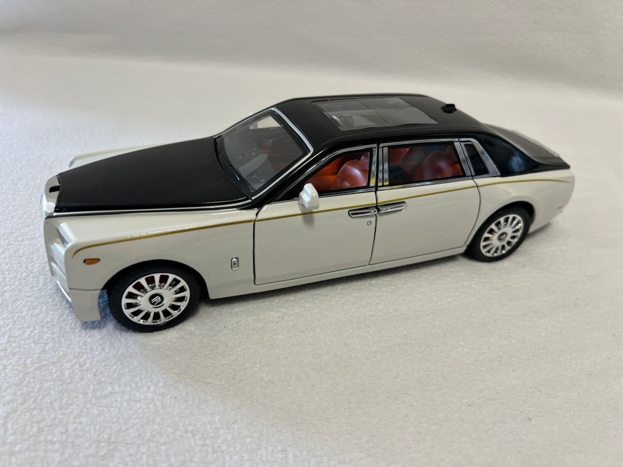 Rolls Royce Phantom Model/Diecast Car 1:18 Scale