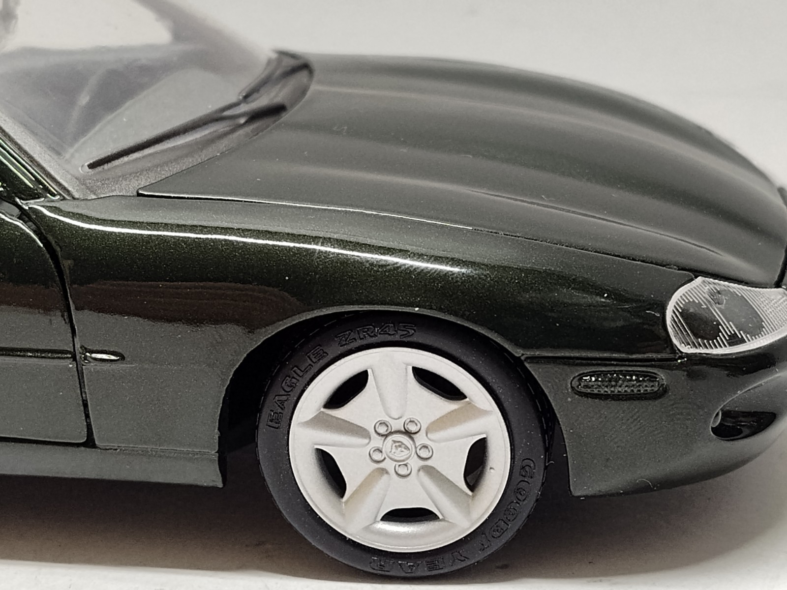 Maisto 1996 Jaguar XK8 Convertible Roadster 1:24 Scale Diecast Car Dk Green Toy