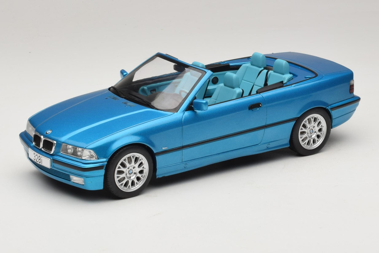 BMW 3 Series E36 Convertible 1:18 Blue Metallic MCG | MCG18319