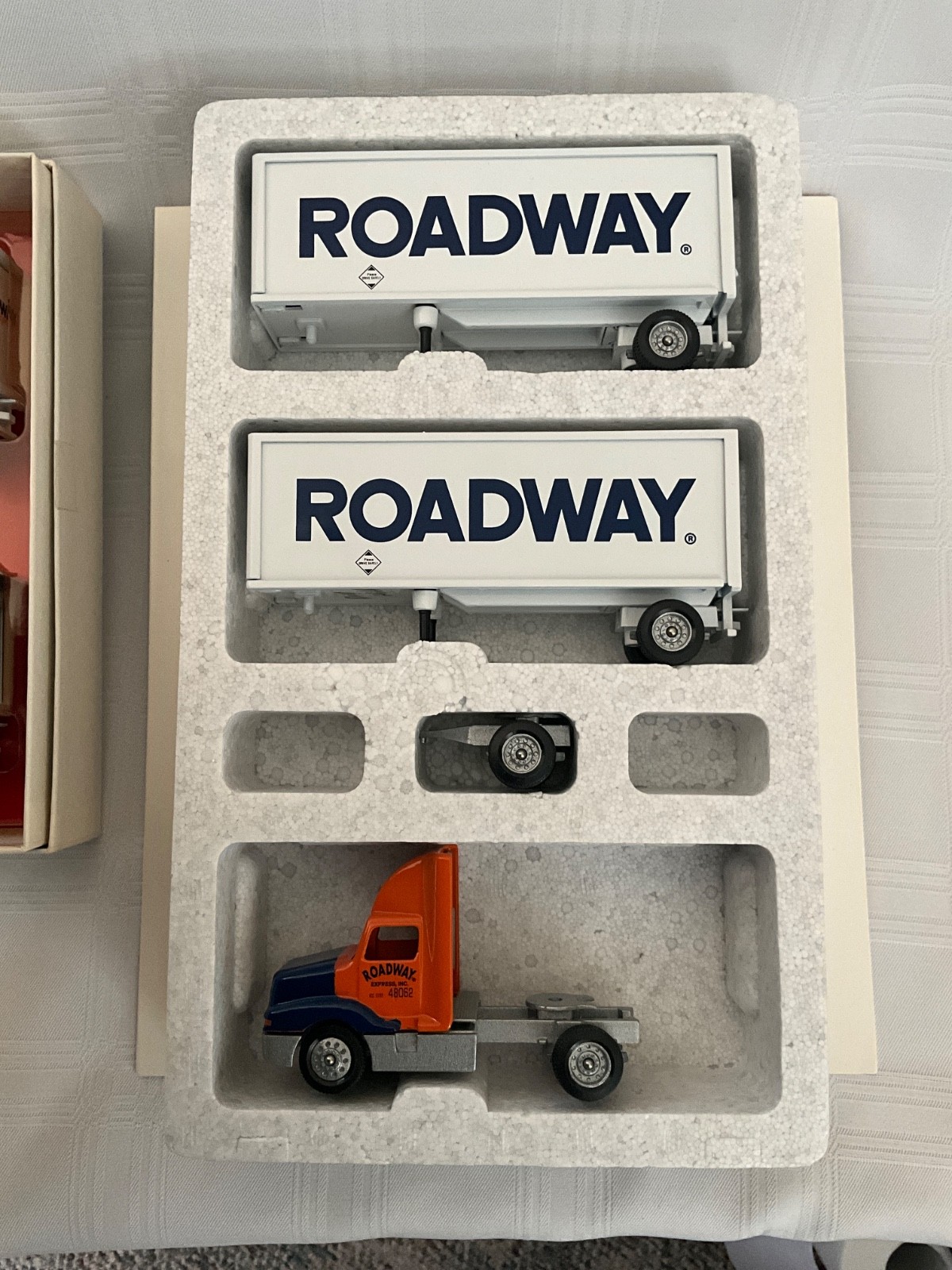 Winross Roadway Express Double Trailers 1:64 Diecast Semi Truck Set NOS (Set B)