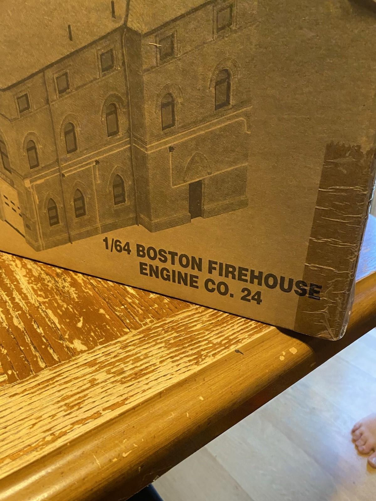 Code 3 Collectibles Boston FIRE DEPT FIREHOUSE Engine Co 24 Model 1/64 Company
