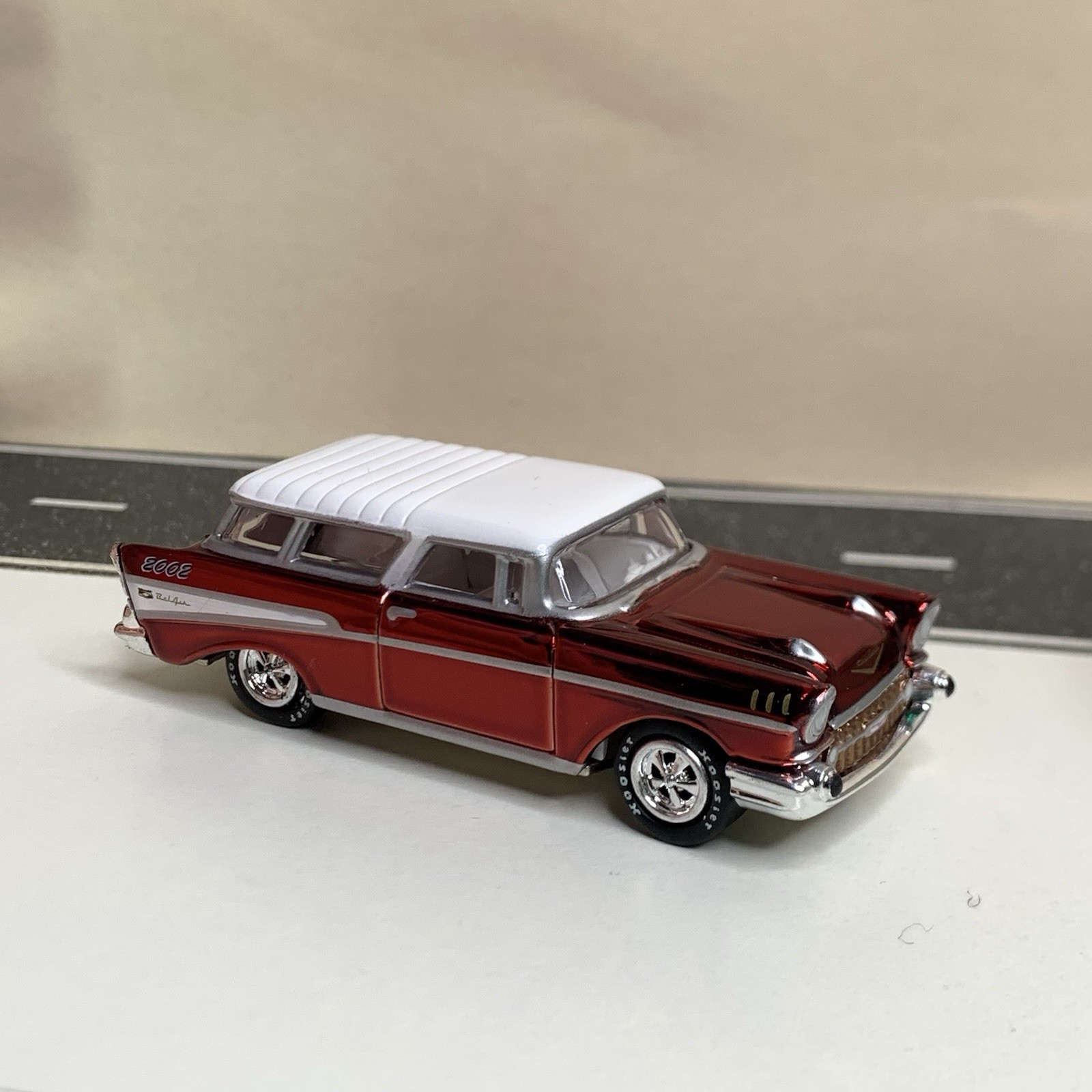 2002 Johnny Lightning Holiday Classics 1957 Chevy Nomad Wagon Red Chrome 1:64 NM