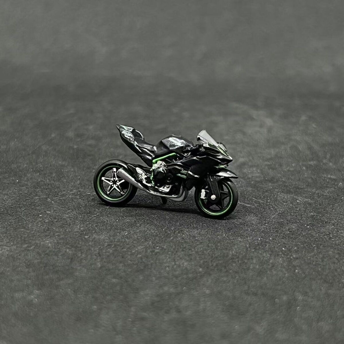1:64 Kawasaki H2R Motorcycle Model Mini Car Figurine Set Collection of Gifts