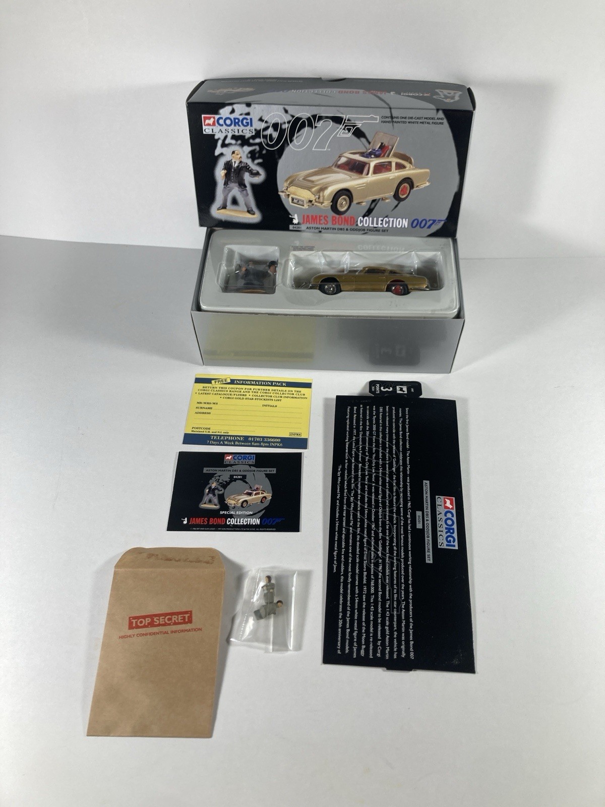 Corgi 1/43 Scale 04201 James Bond 007 Aston Martin DB5 & Oddjob Figure Set