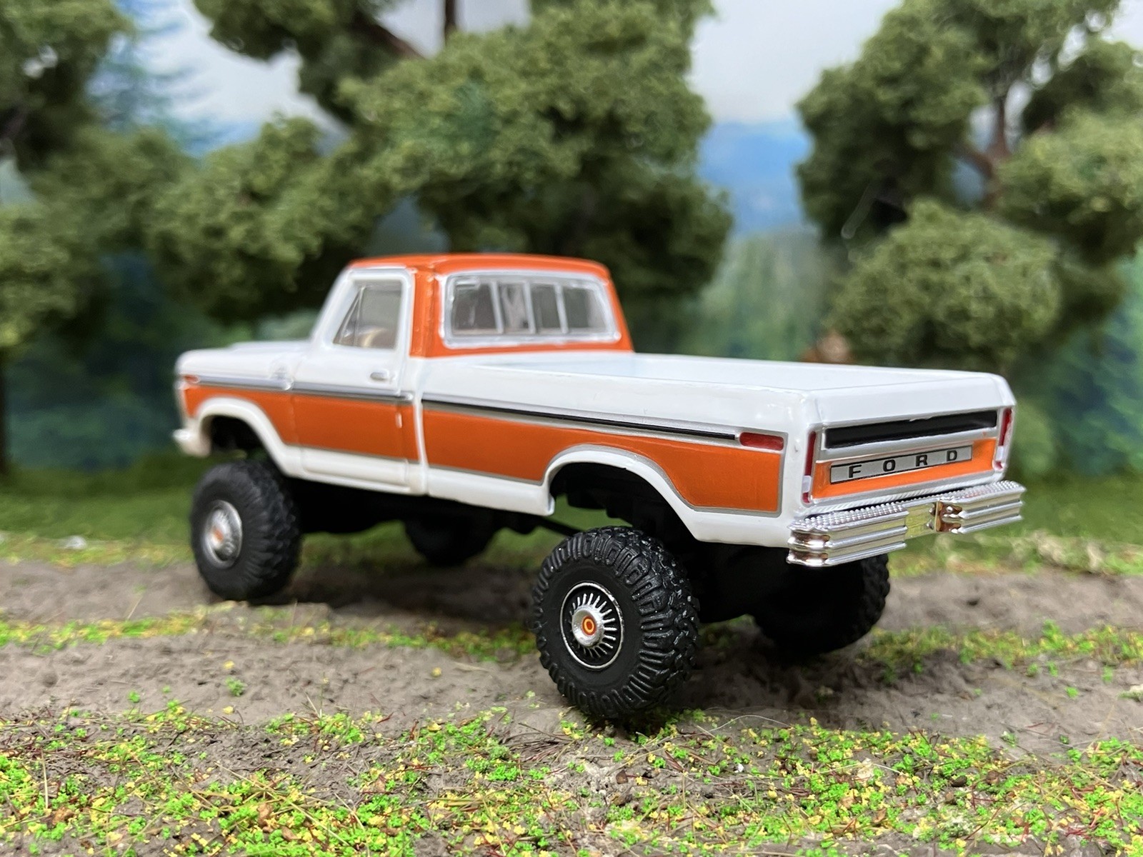 1977 Ford F-150 Ranger Explorer Lifted 4×4 Truck 1/64 Diecast Custom Greenlight